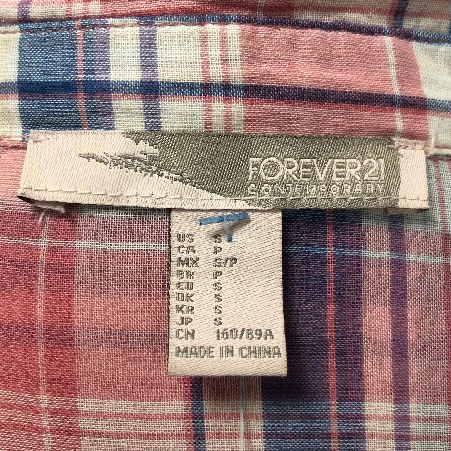 Camisa de mujer Forever 21 de cuadro en color Rosado, azul y blanco Talla S Entalle Regular