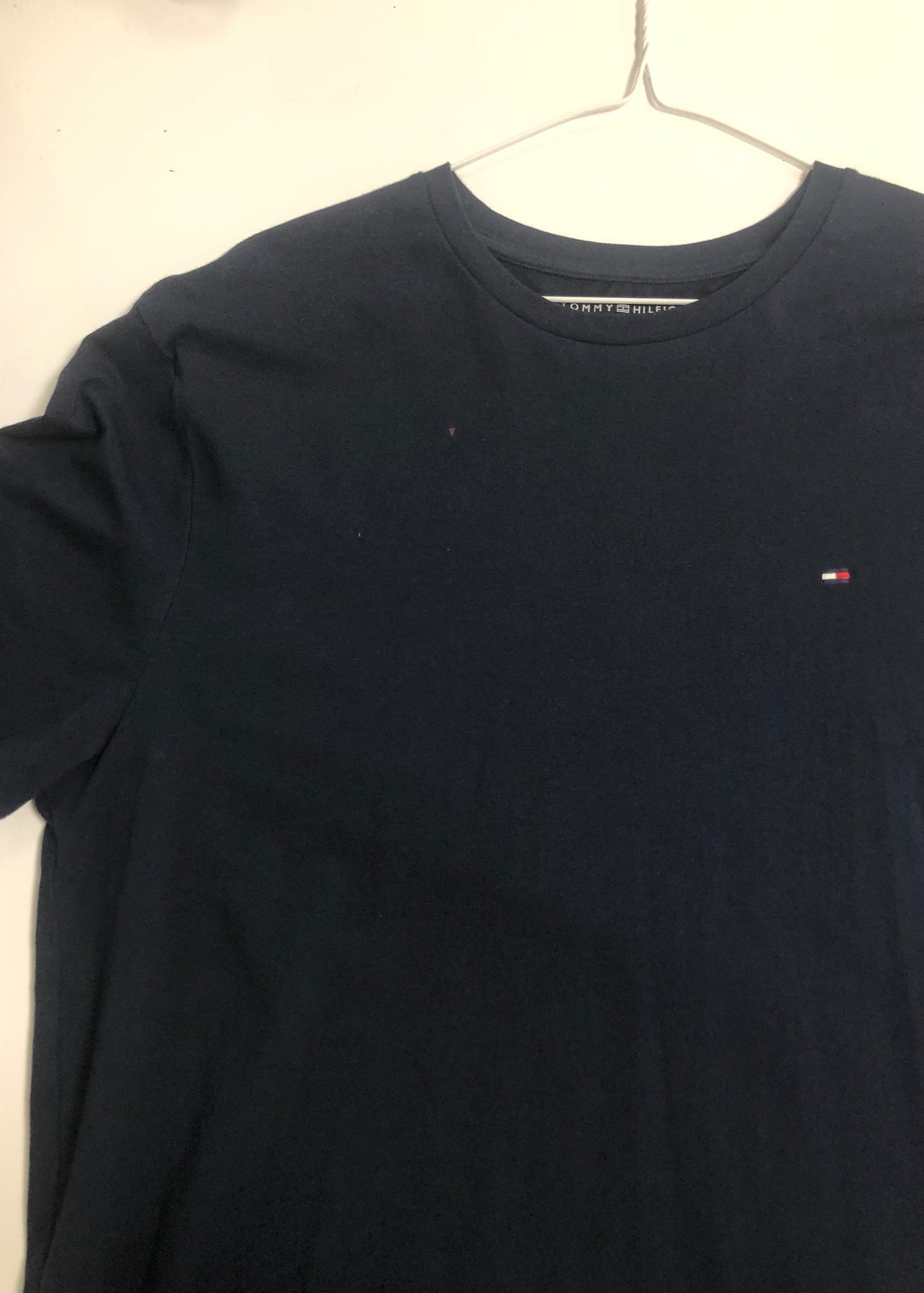 Camiseta cuello Redondo Tommy Hilfiger 🇺🇸 color azul navy Talla XL Entalle Regular (ver descripción)