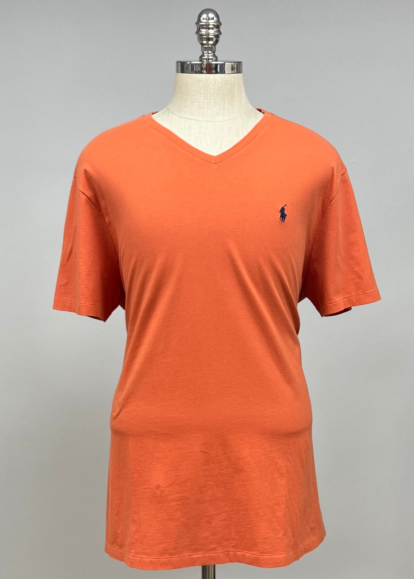 Camiseta cuello V Polo Ralph Lauren 🏇🏼 color naranja y logo en azul navy Talla XL