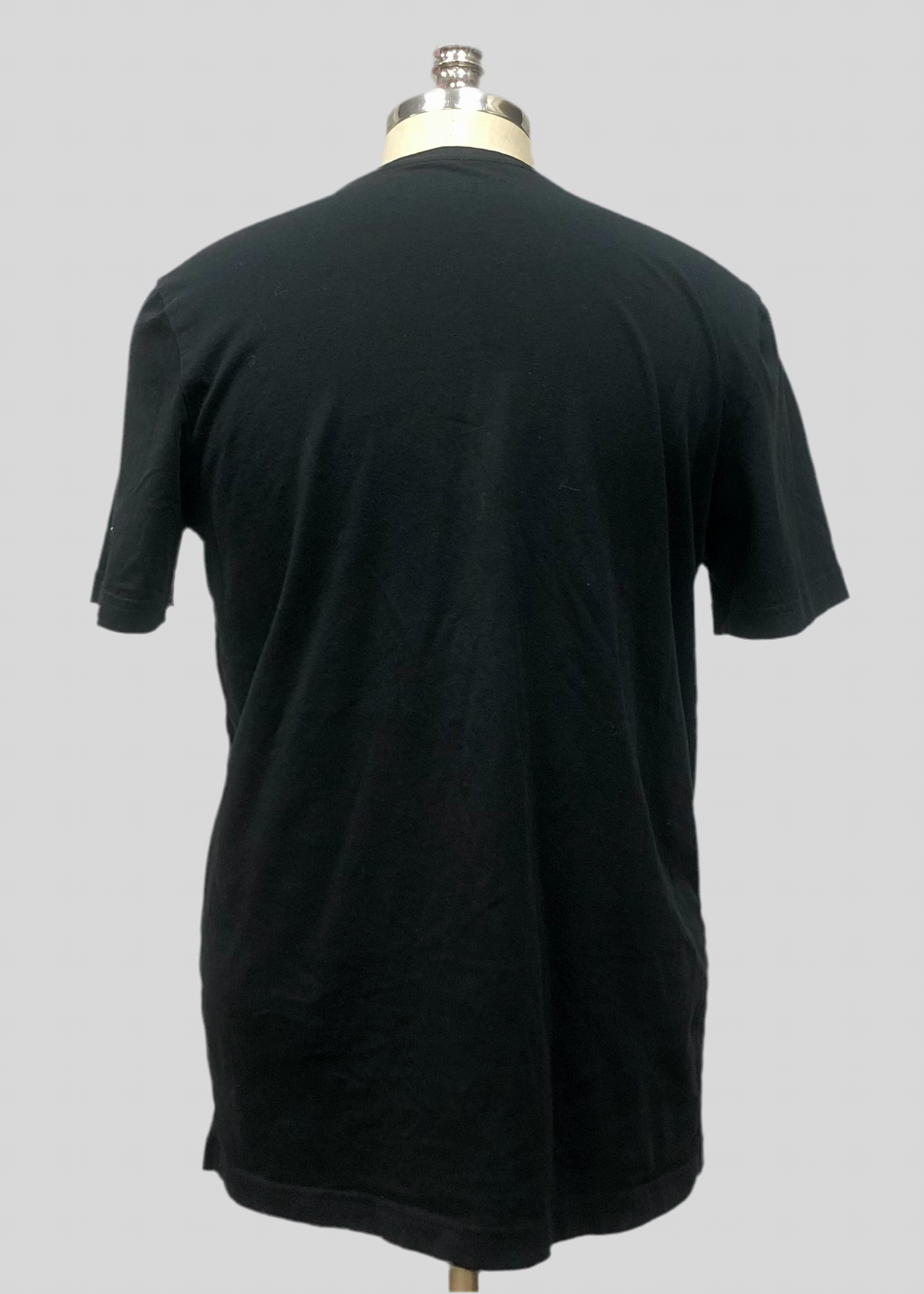 Camiseta cuello redondo Puma 🐆 color negro con el logo en rojo y blanco Talla L