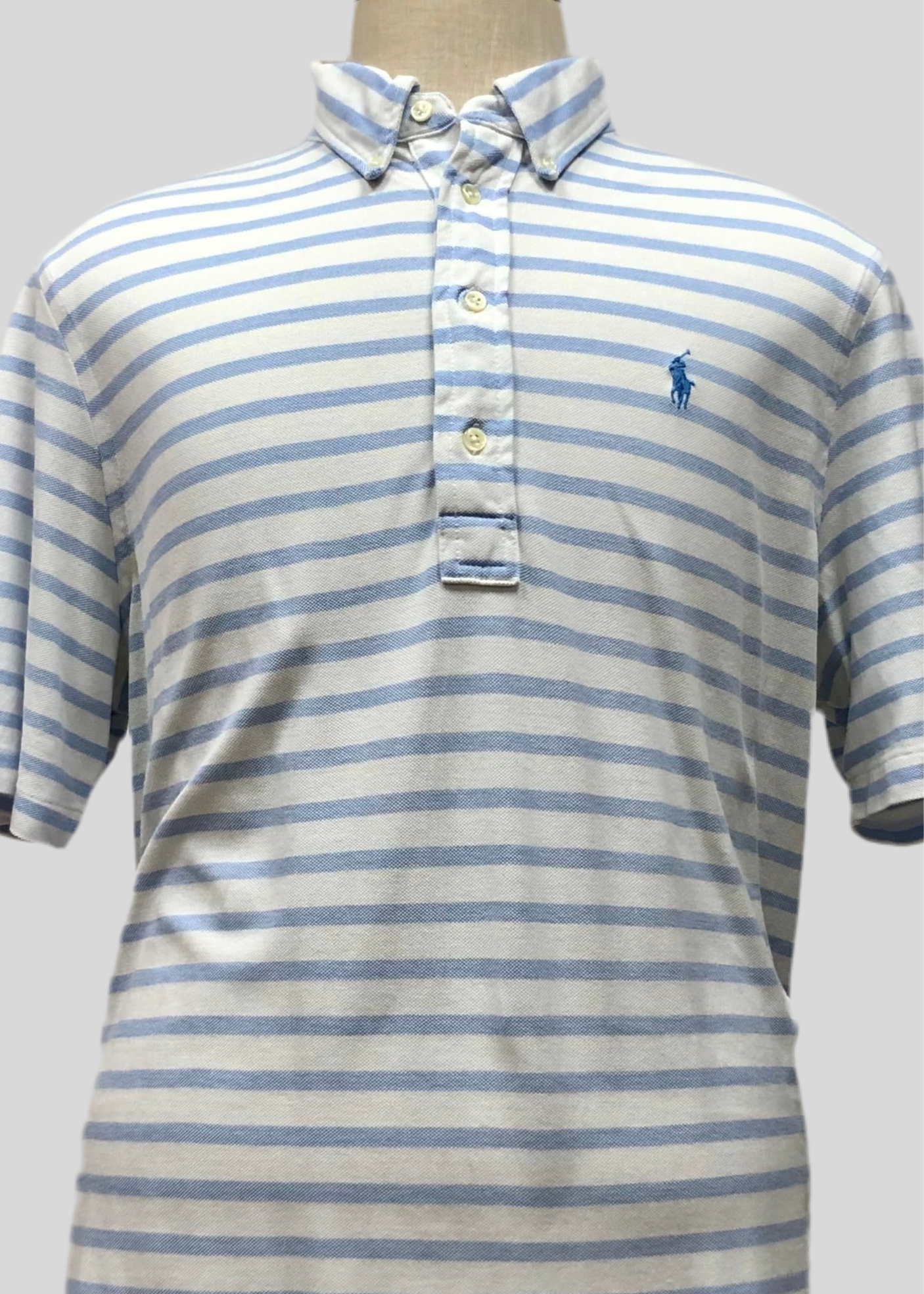 Camiseta Polo Ralph Lauren 🏇🏼 (Knit Oxford) color blanco con rayas en celeste Talla XXL Entalle Regular