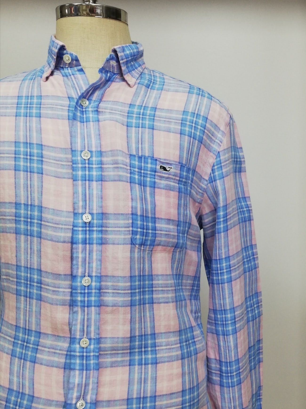 Camisa de botones Vineyard Vines 🐳 De Lino color rosado con patrón de cuadros en azul y blanco Talla M Entalle Clásico