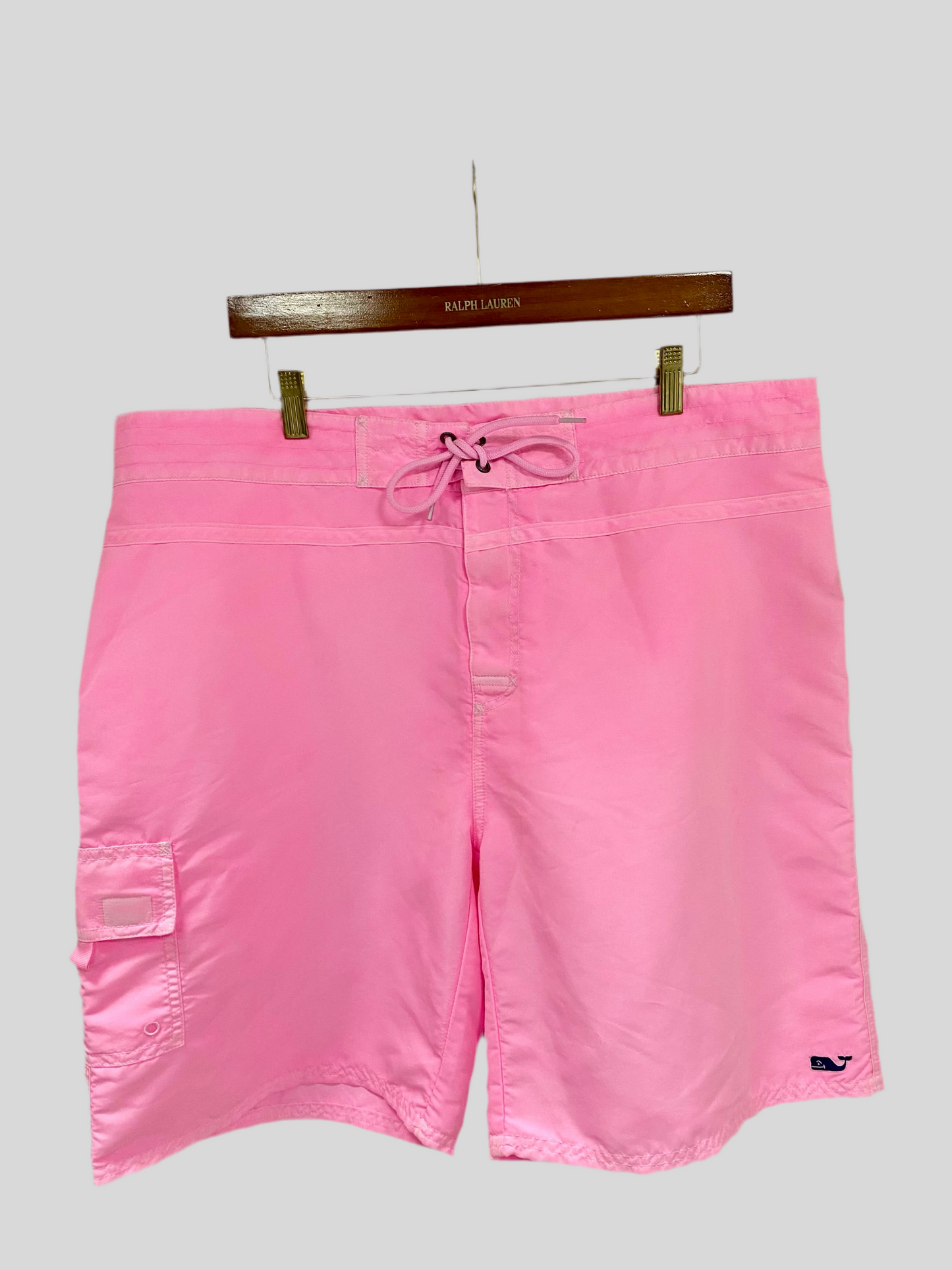 Short de baño Vineyard Vines 🐳 en color rosado neon Talla 38 (XL)