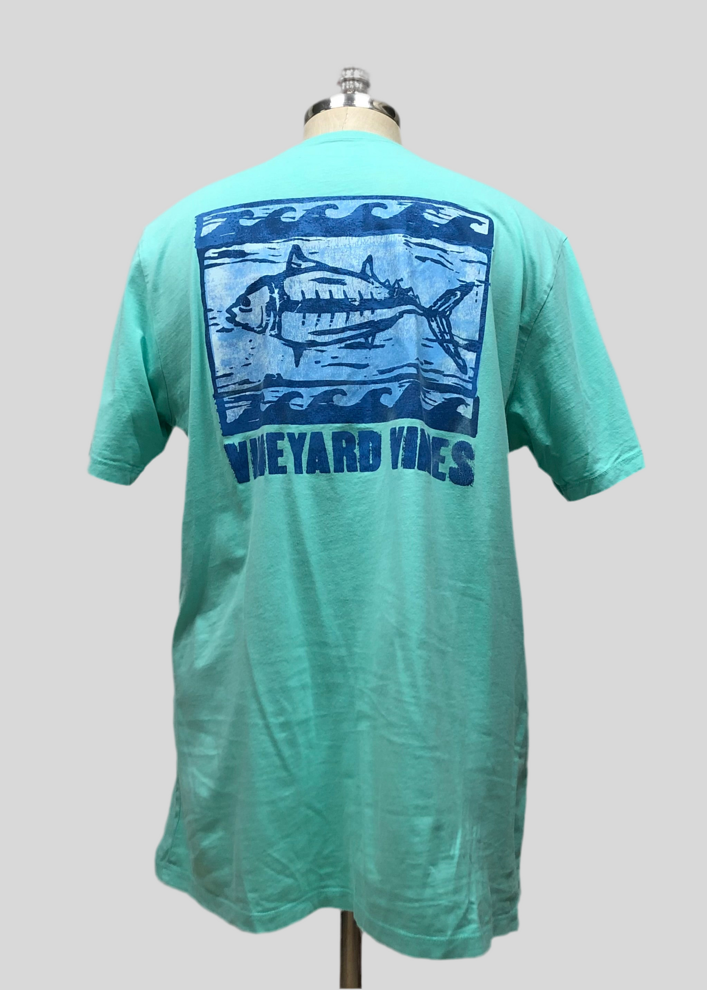 Camiseta de bolsillo Vineyard Vines 🐳 color turquesa con Diseño de Pez en azul Talla L