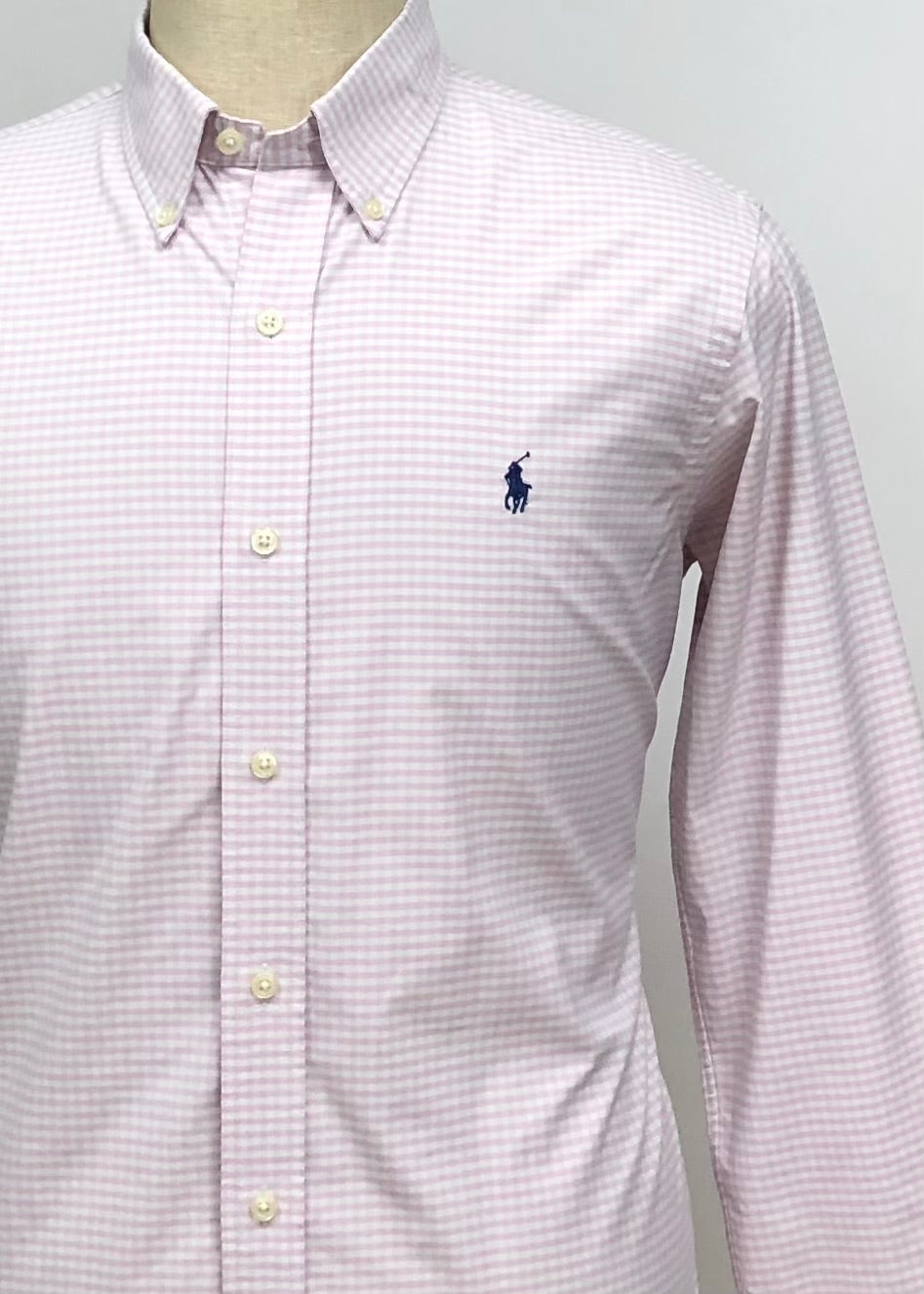 Camisa Polo Ralph Lauren 🏇🏼 color blanco con patron de cuadros rosado claro Talla M Entalle Clásico