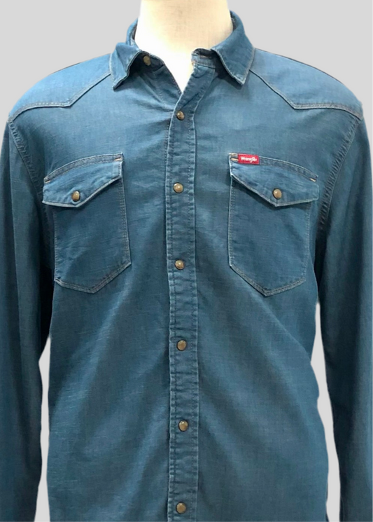 Camisa de botones Wrangler 🐎 De jeans en color azul oscuro Talla L Entalle Regular