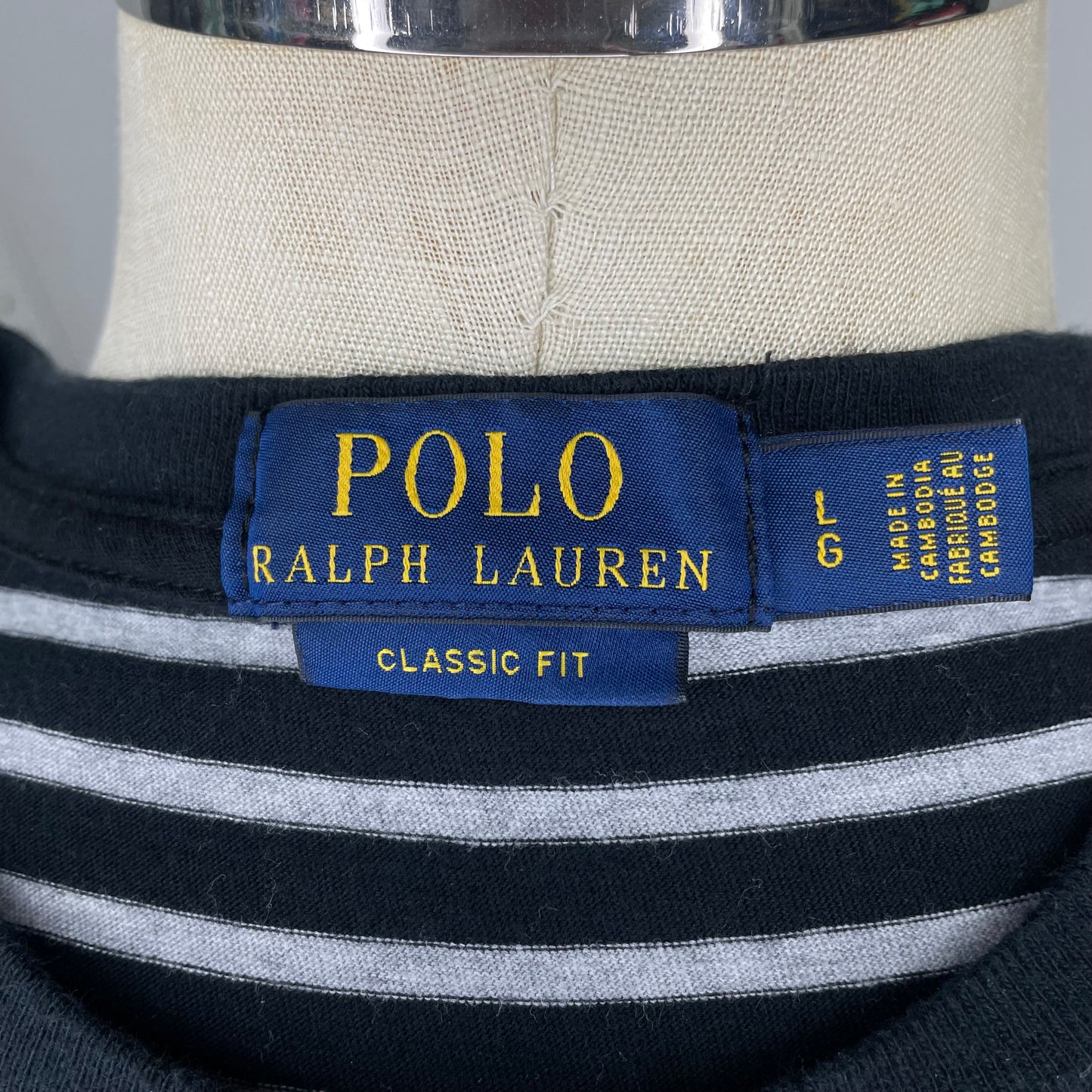 Camiseta cuello redondo Polo Ralph Lauren 🏇🏼 color negro y rayas en color gris Talla L Entalle Clásico