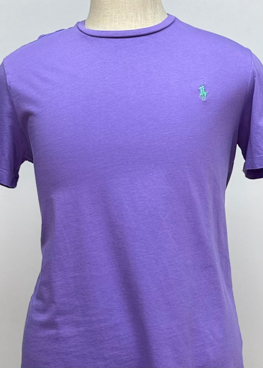 Camiseta cuello Redondo Polo Ralph Lauren 🏇🏼 color morado manga corta Talla Large Entalle Regular