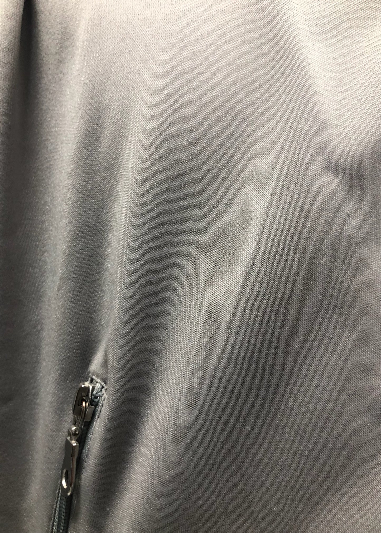 Jacket Lacoste 🐊 color gris claro con zíper completo Talla 3XL (ver descripción)