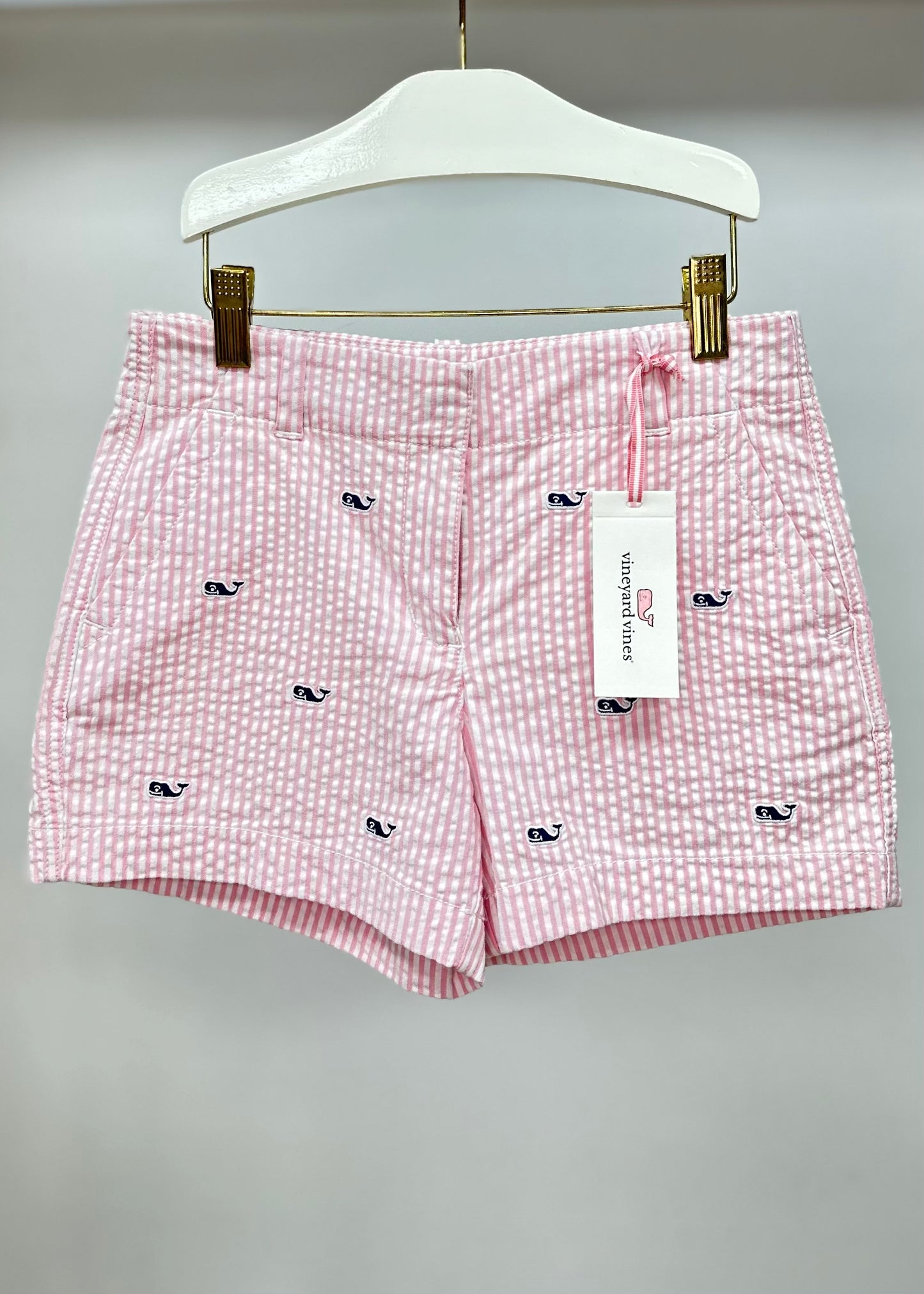 Short de niña Vineyard Vines 🐳 Seersucker con estampado de rayas rosas y blancas con bordados de ballenas Talla 10