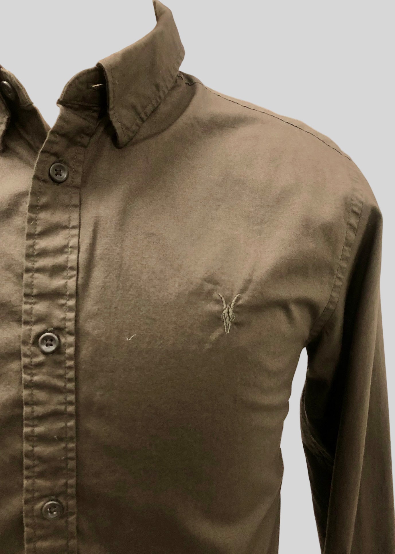 Camisa de botones Allsaints 🦌 color marrón oscuro Talla M Entalle Regular
