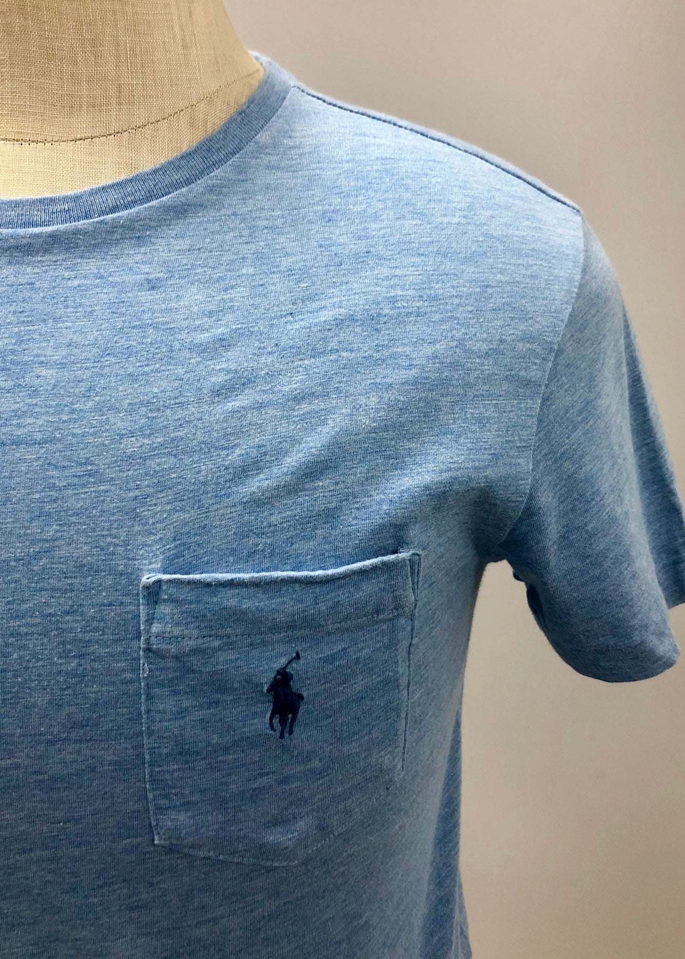 Camiseta cuello redondo Polo Ralph Lauren 🏇🏼 color celeste grisáceo Talla Small