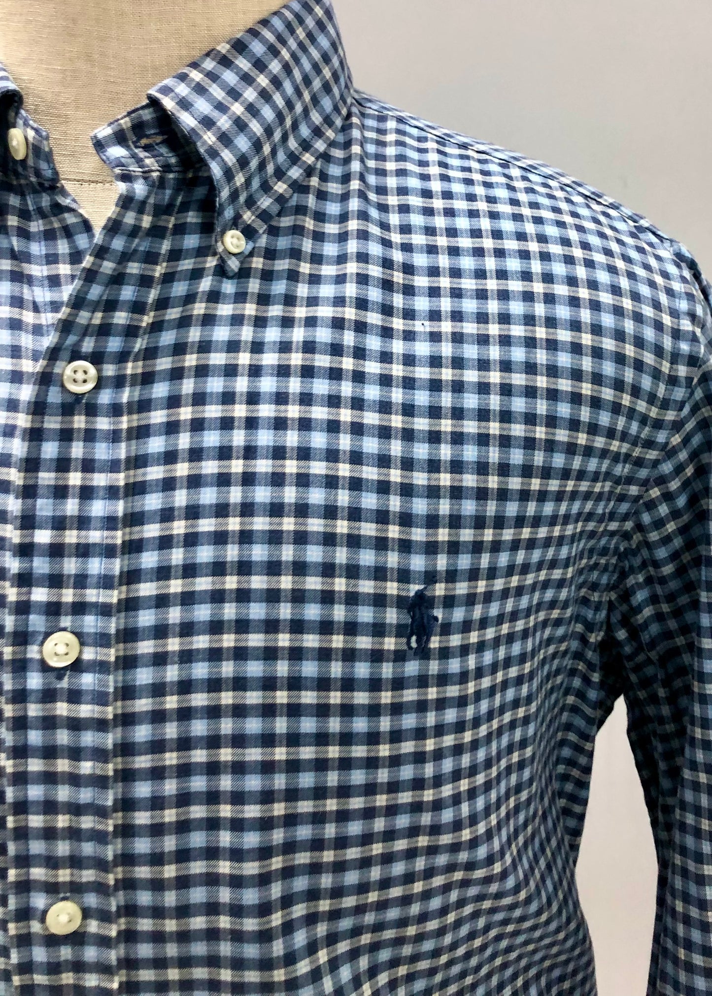 Camisa Polo Ralph Lauren 🏇🏼de cuadros tartán en color azul navy, gris y blanco Talla L Entalle Regular