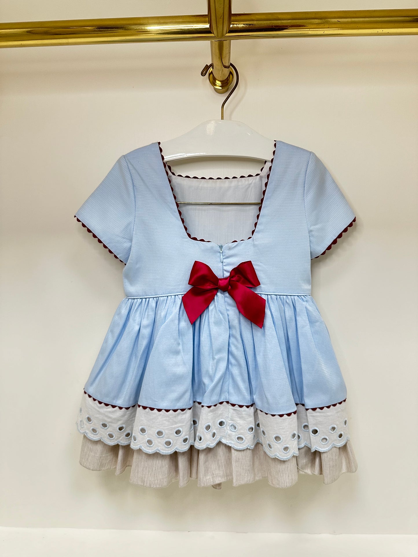 Vestido español de niña Dolce Petit🥀 Color celeste con lazos rojos y bolados crema Talla 4