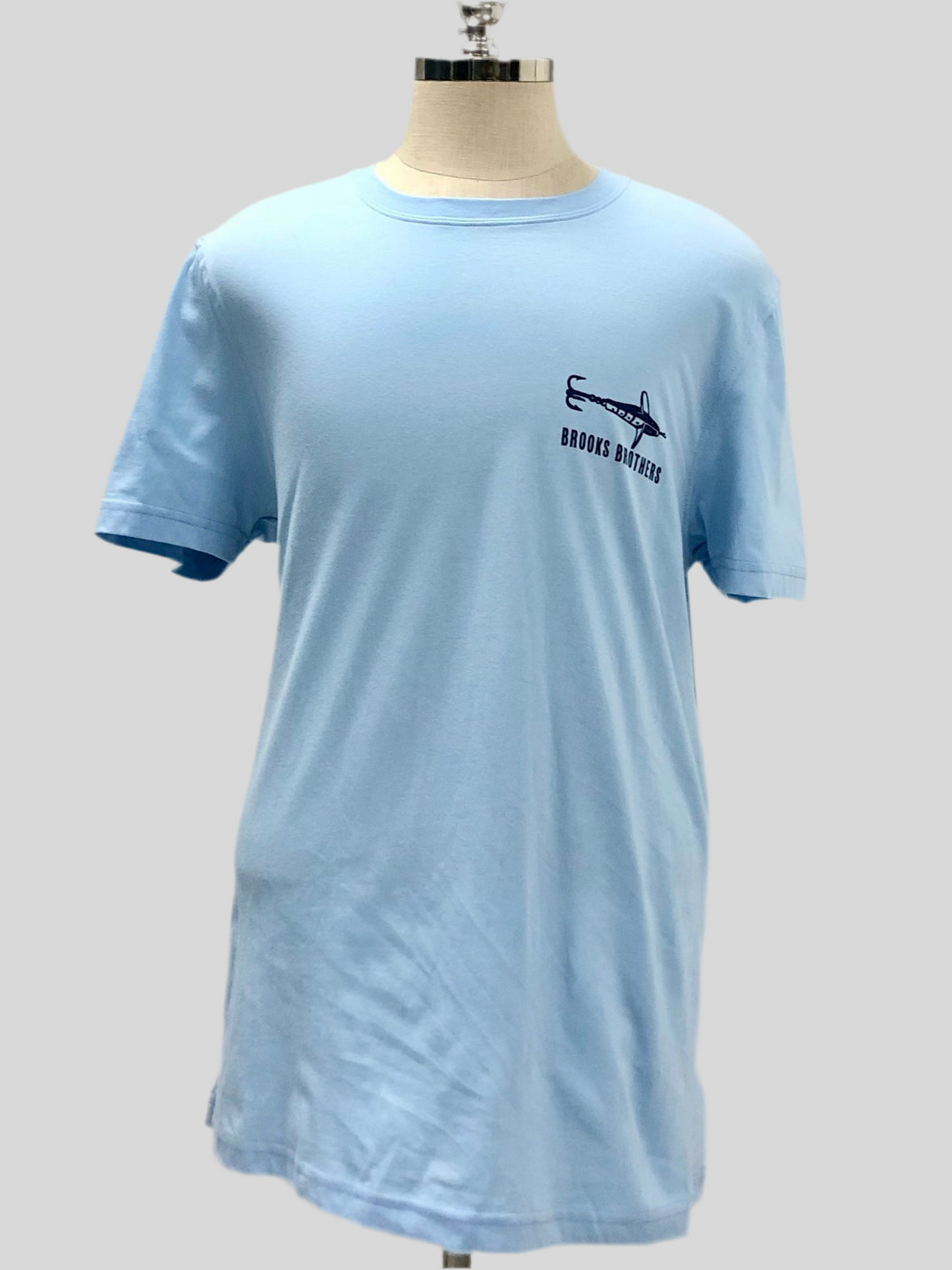 Camiseta cuello redondo Brooks Brothers 🐑 color celeste y logo de pez en azul navy Talla L
