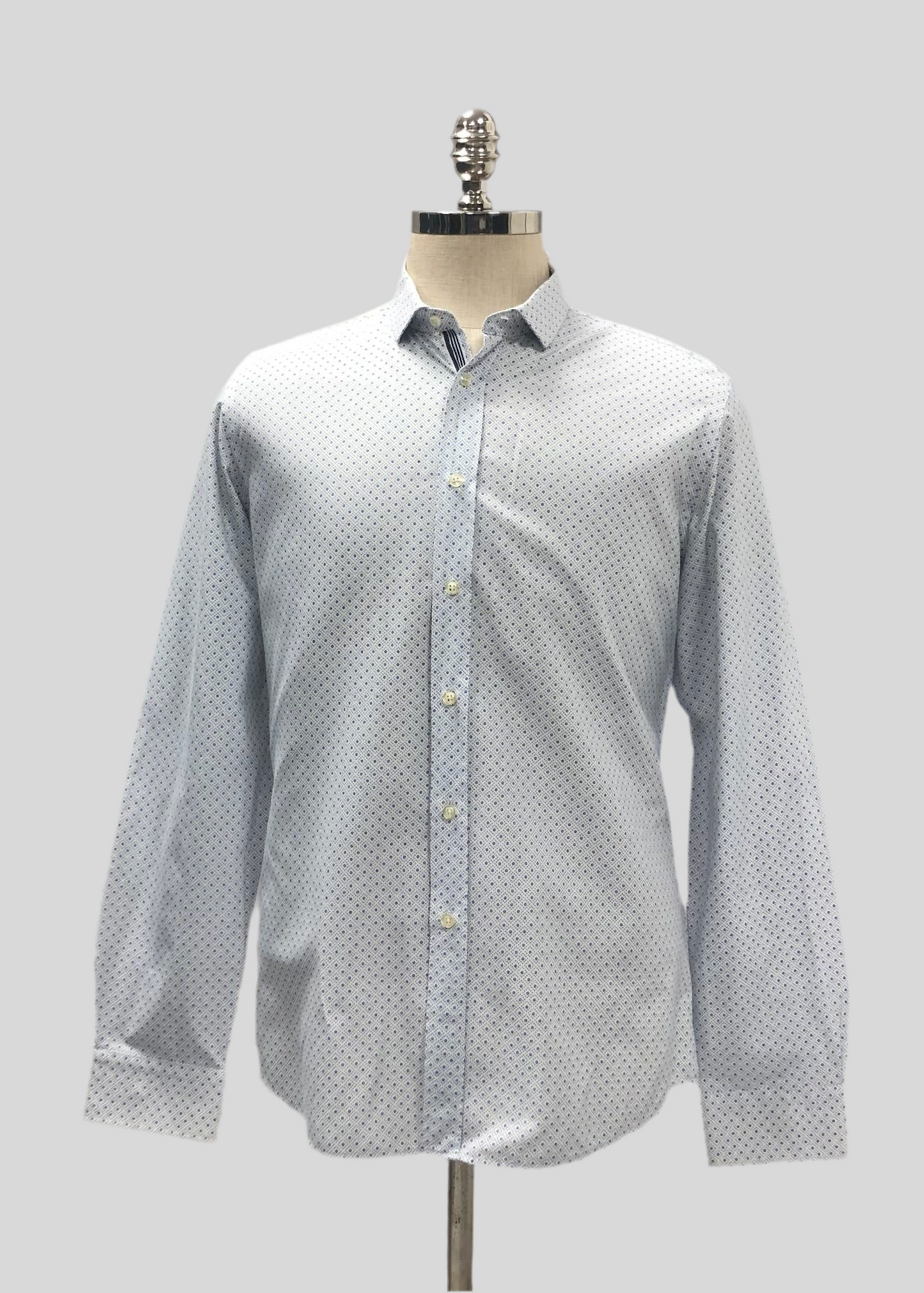 Camisa de botones TWN color blanco con puntos en negro Talla M Entalle Regular