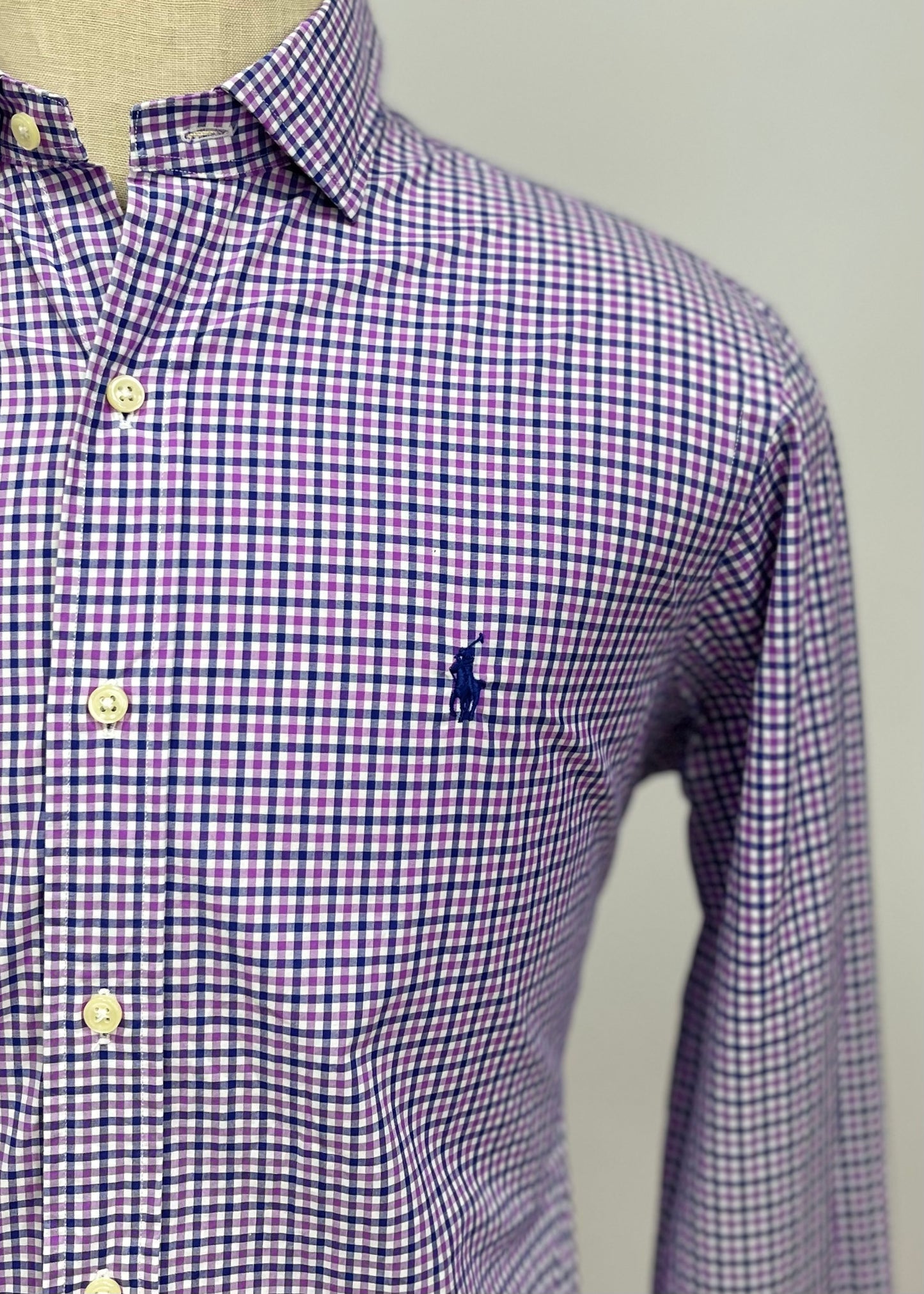 Camisa Polo Ralph Lauren 🏇🏼 color blanco con cuadros morado y azul Talla M Entalle Regular