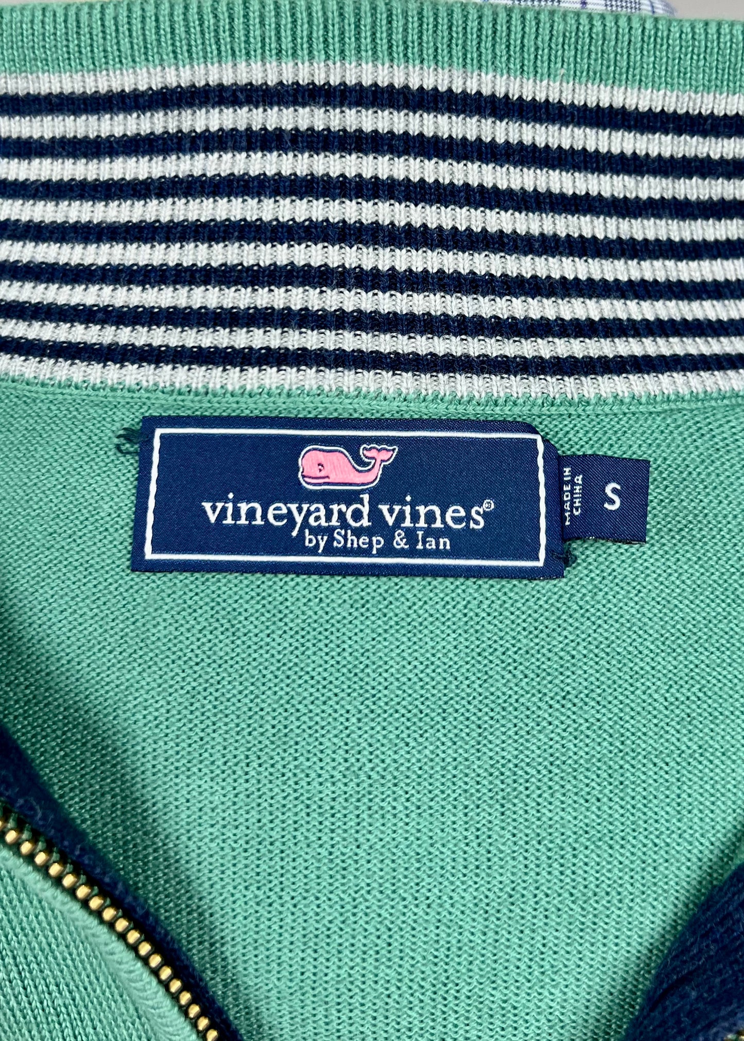 Sueter Jersey Vineyard Vines 🐳 color verde con logo azul navy Tela algodón Pima Talla S