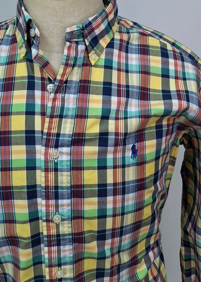 Camisa Polo Ralph Lauren 🏇🏼 Color amarillo con patron de cuadros tartan en color rojo, azul y blanco Talla M Entalle Clásico