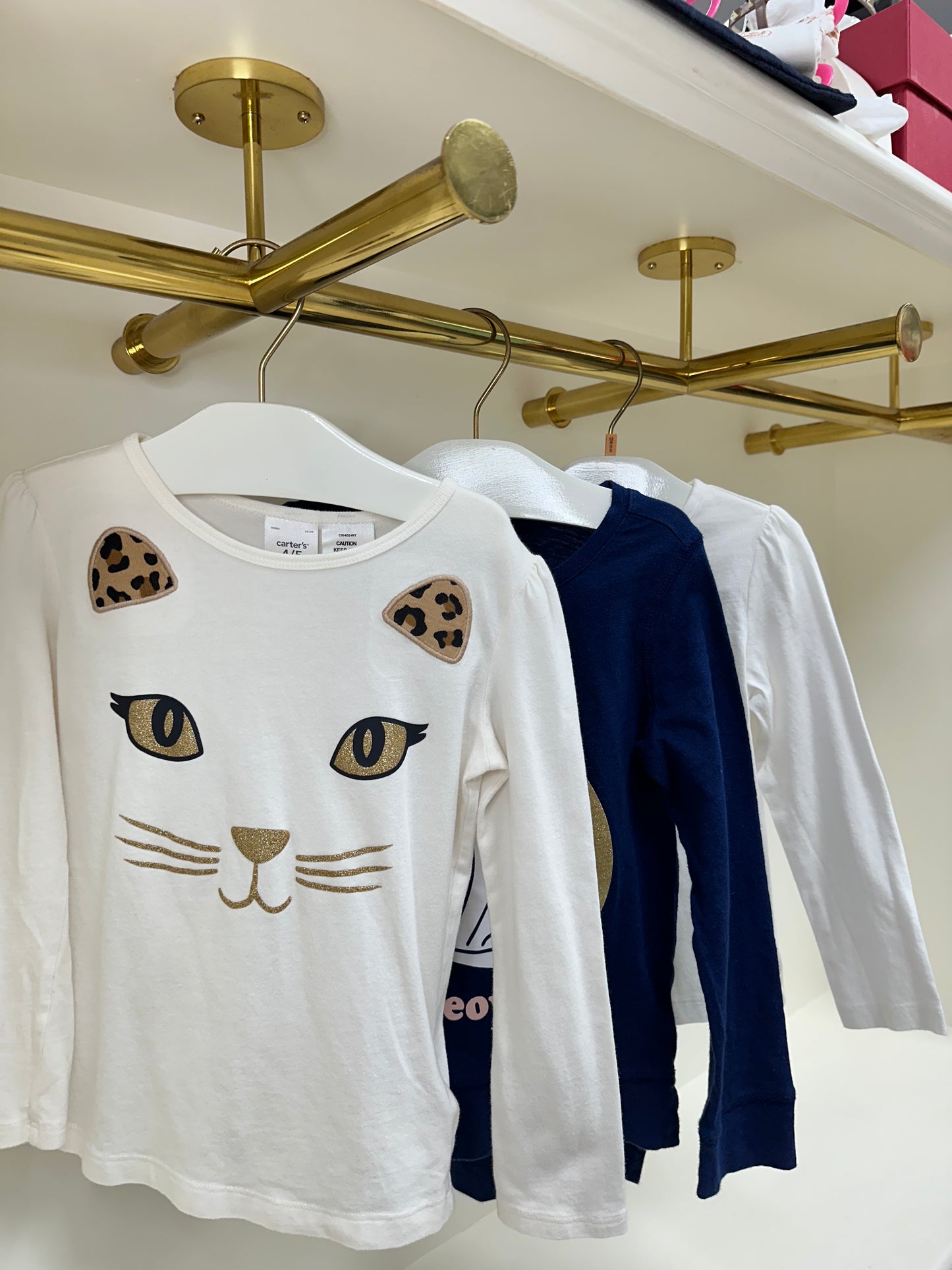 Camiseta manga larga de niña Carter’s🪁 Color blanco con diseño de carita de gato Talla 4/5