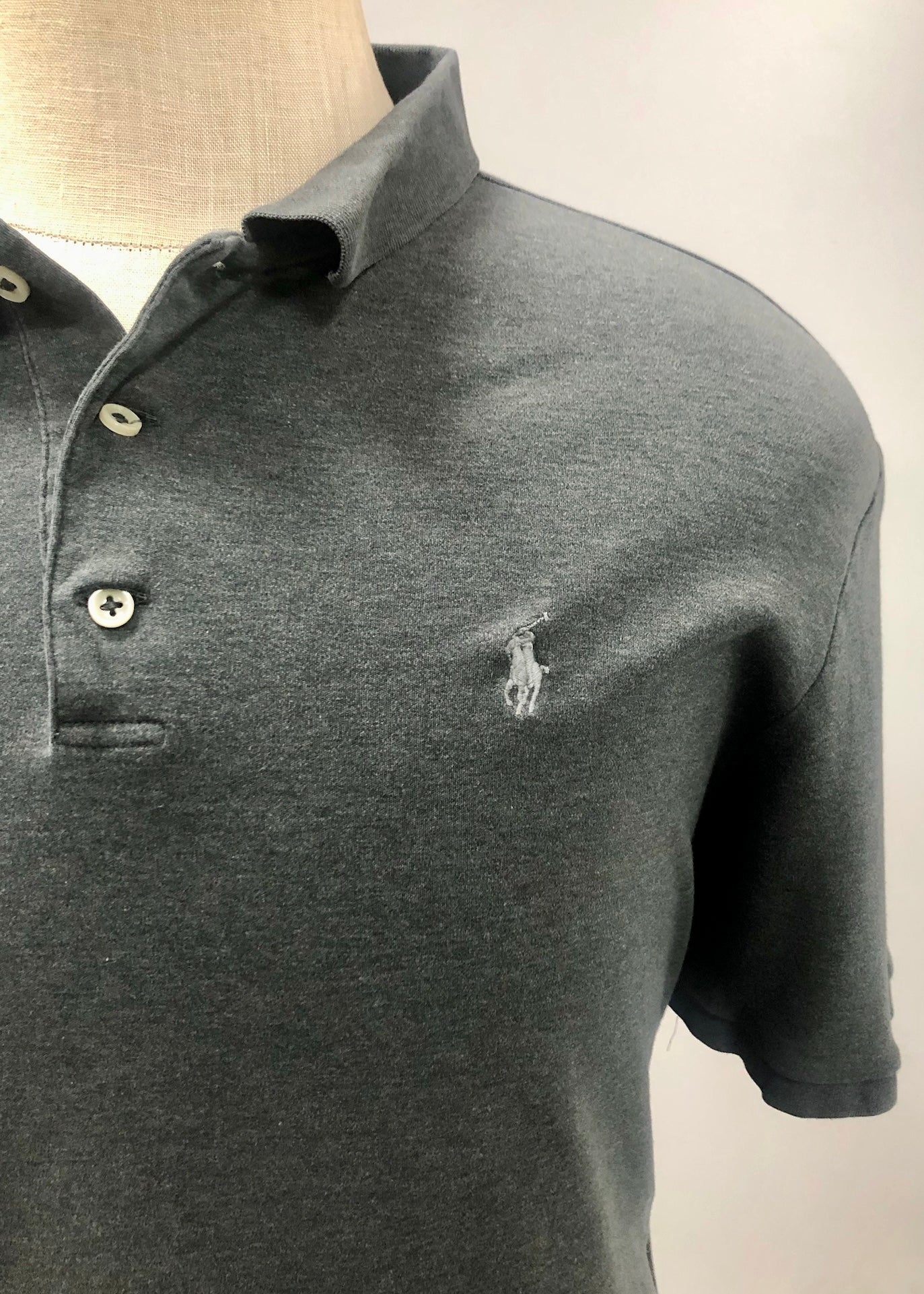 Camiseta Polo Ralph Lauren 🏇🏼 color gris oscuro Talla XL Entalle Clásico