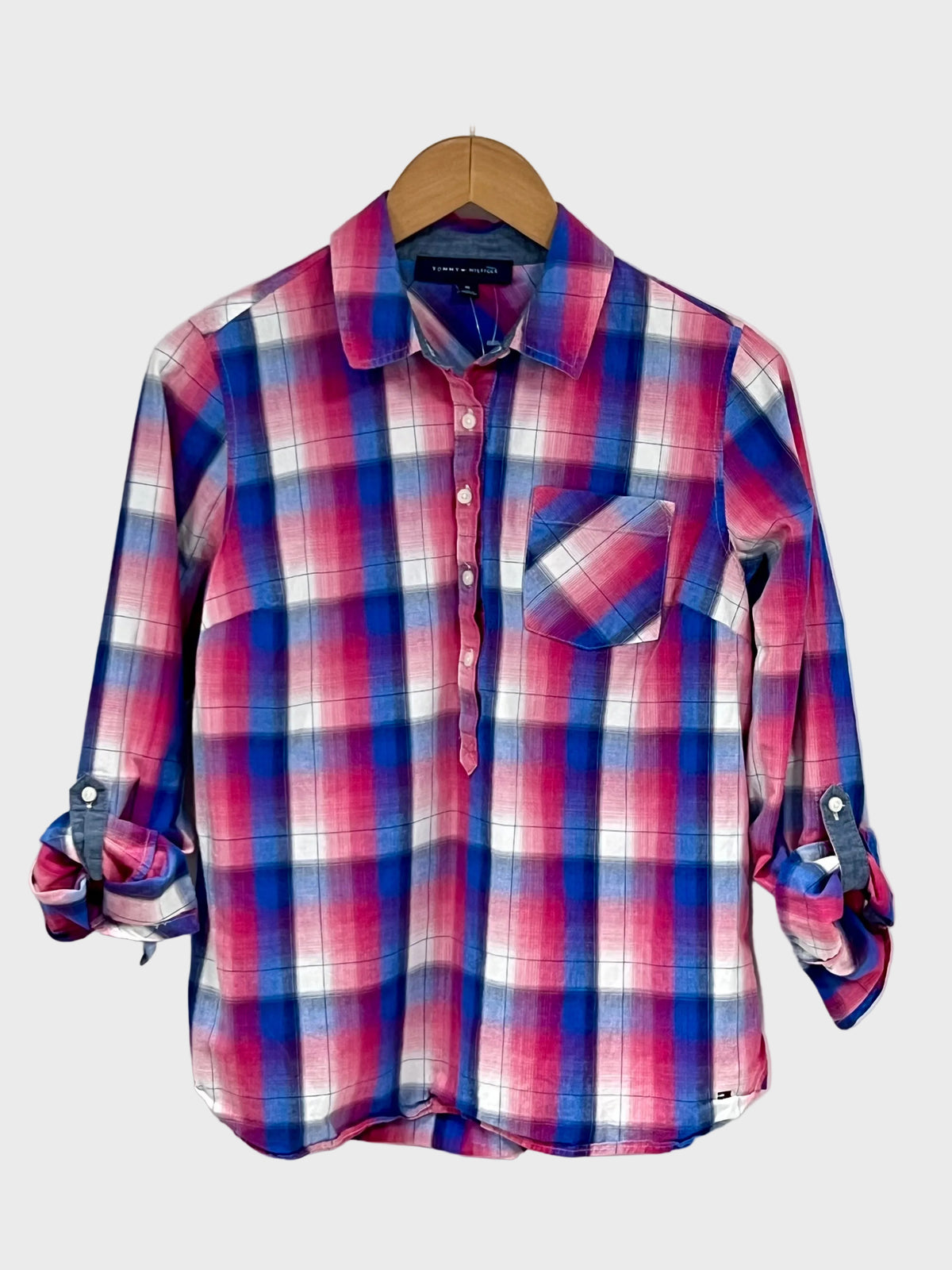 Camisa de mujer Tommy Hilfiger 🇺🇸 de cuadros en color rosado, azul y blanco Talla M Entalle Regular