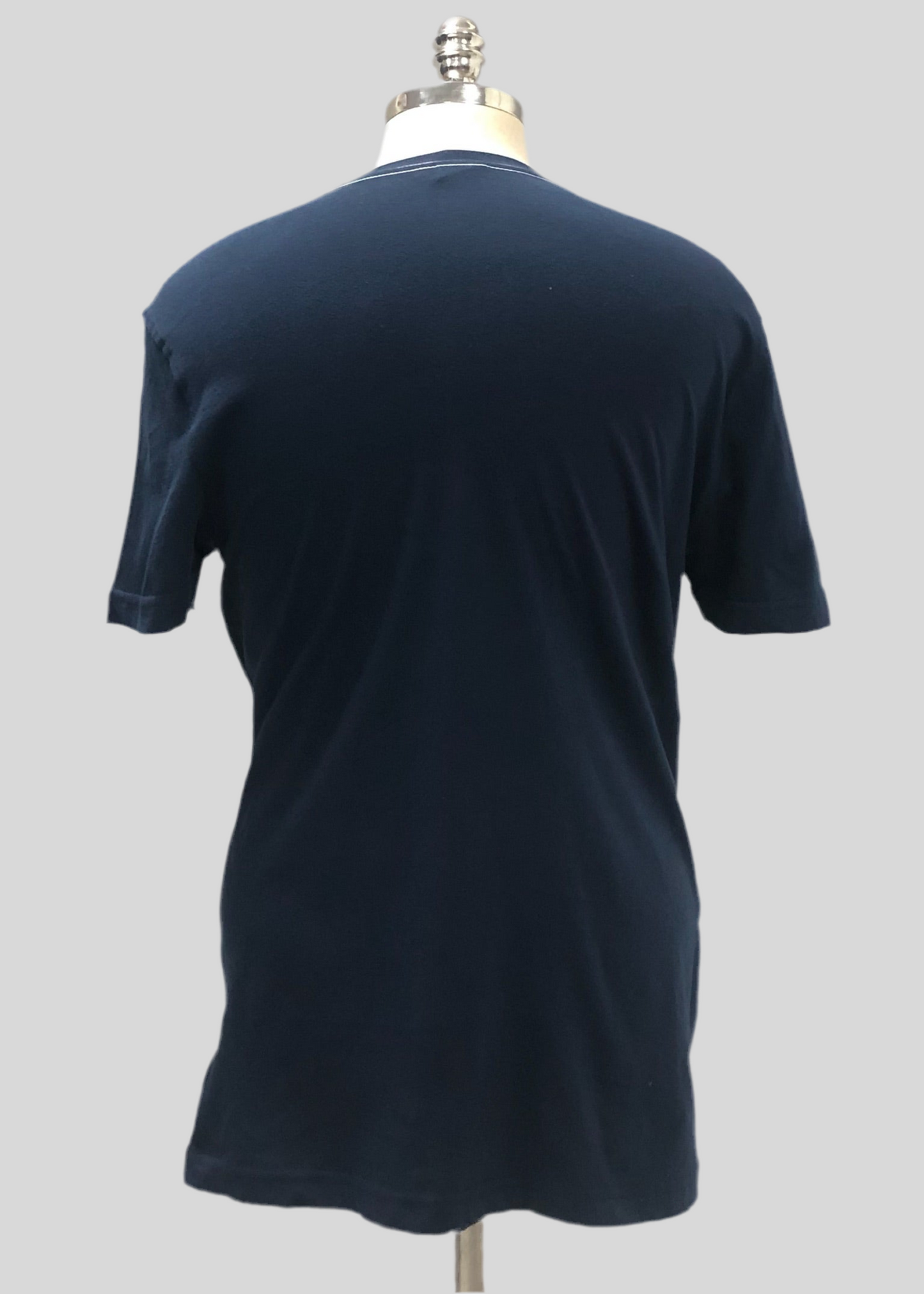 Camiseta cuello redondo Brooks Brothers 🐑 color azul navy y diseño de bandera nautica Talla S