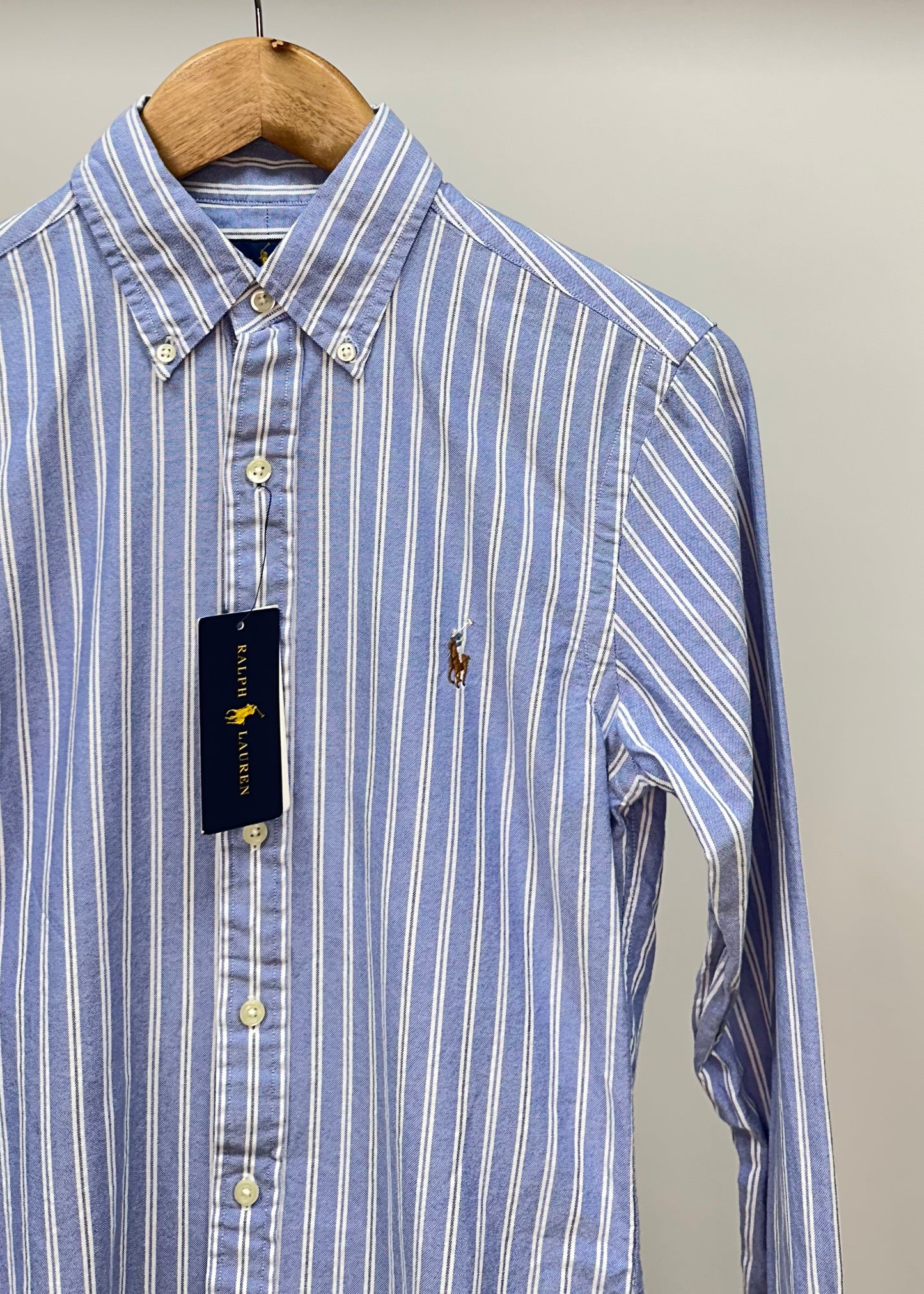 Camisa Polo Ralph Lauren 🏇🏼 Oxford color celeste con rayas en color blanco Talla XS Entalle Slim Fit