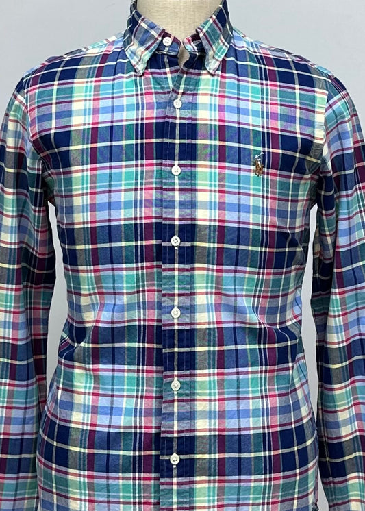 Camisa Polo Ralph Lauren 🏇🏼 con patron de cuadros tartán en color azul navy, verde y celeste  Talla S Entalle Regular