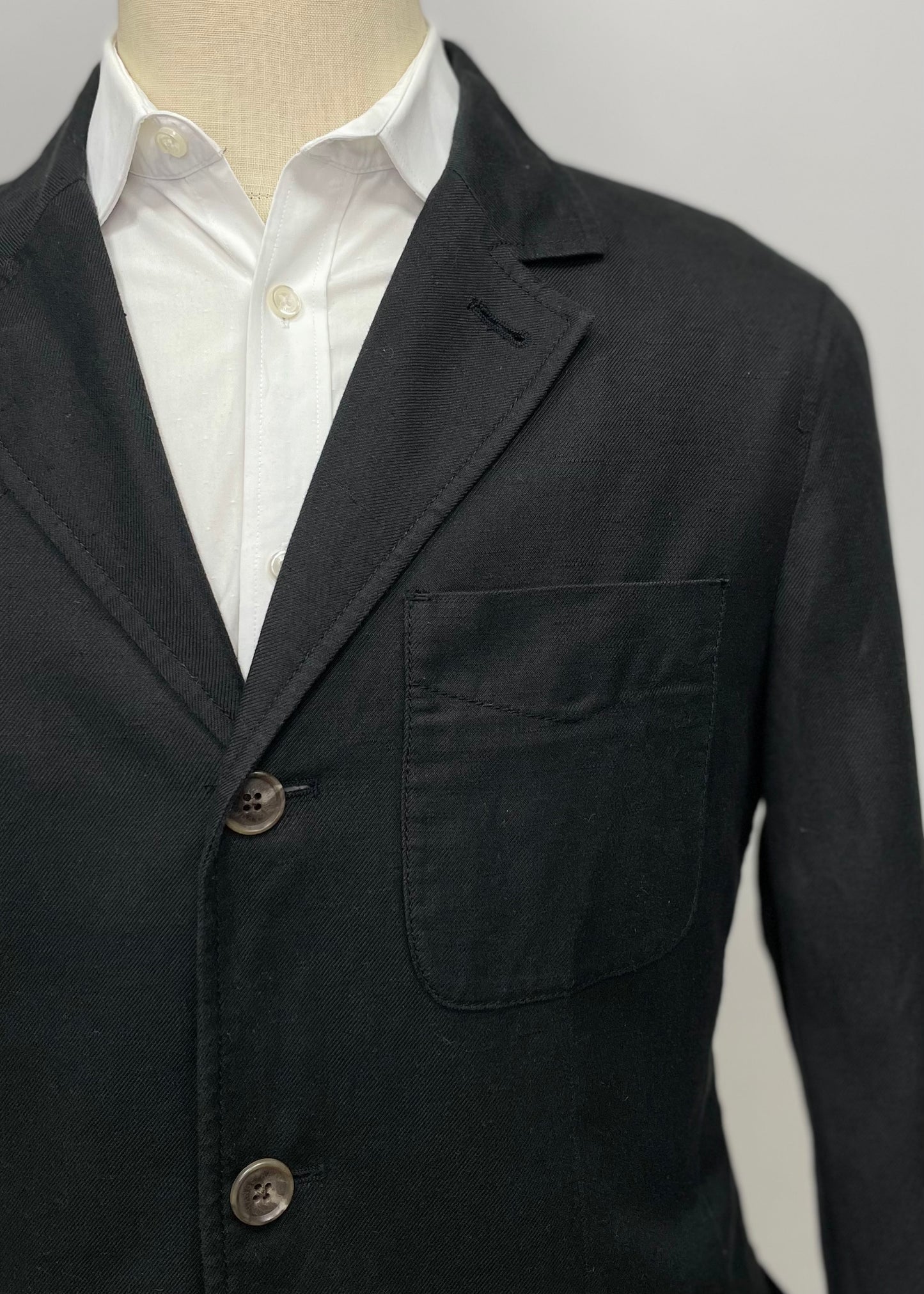 Chaqueta Blazer Armani Exchange 🇮🇹 de Corte Slim Fit en tono negro Talla Large