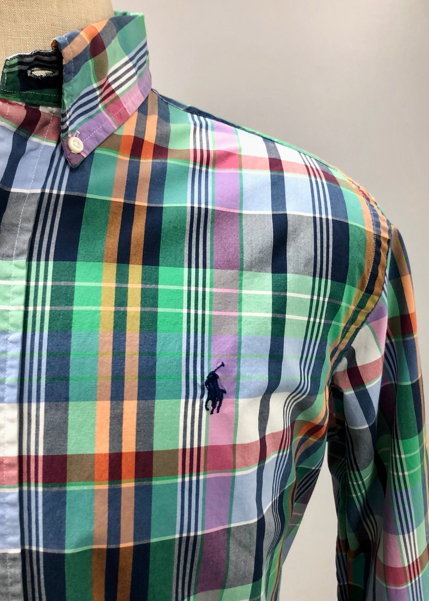 Camisa Polo Ralph Lauren 🏇🏼 de cuadros tartán en color azul, verde, rojo y blanco Talla S Entalle Clásico