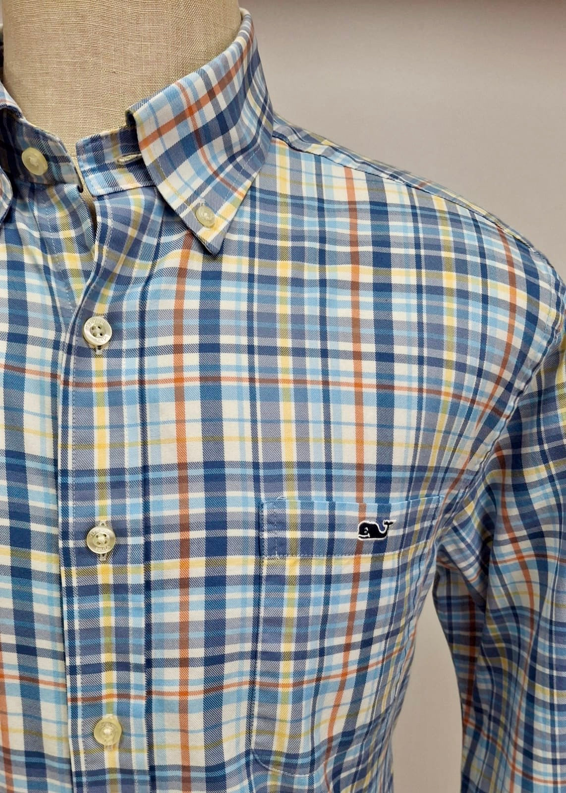 Camisa de botones Vineyard Vines 🐳 color blanco de cuadros en color naranja, azul, celeste y amarillo Talla L Entalle Slim Fit