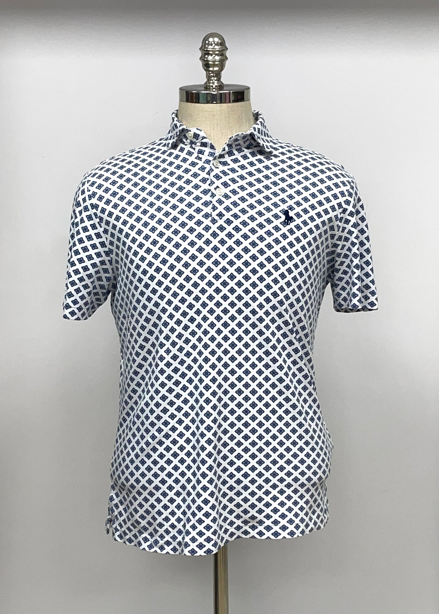 Camiseta Polo Ralph Lauren 🏇🏼 Color blanco con diseño tríptico en color azul Talla S Entalle Clásico