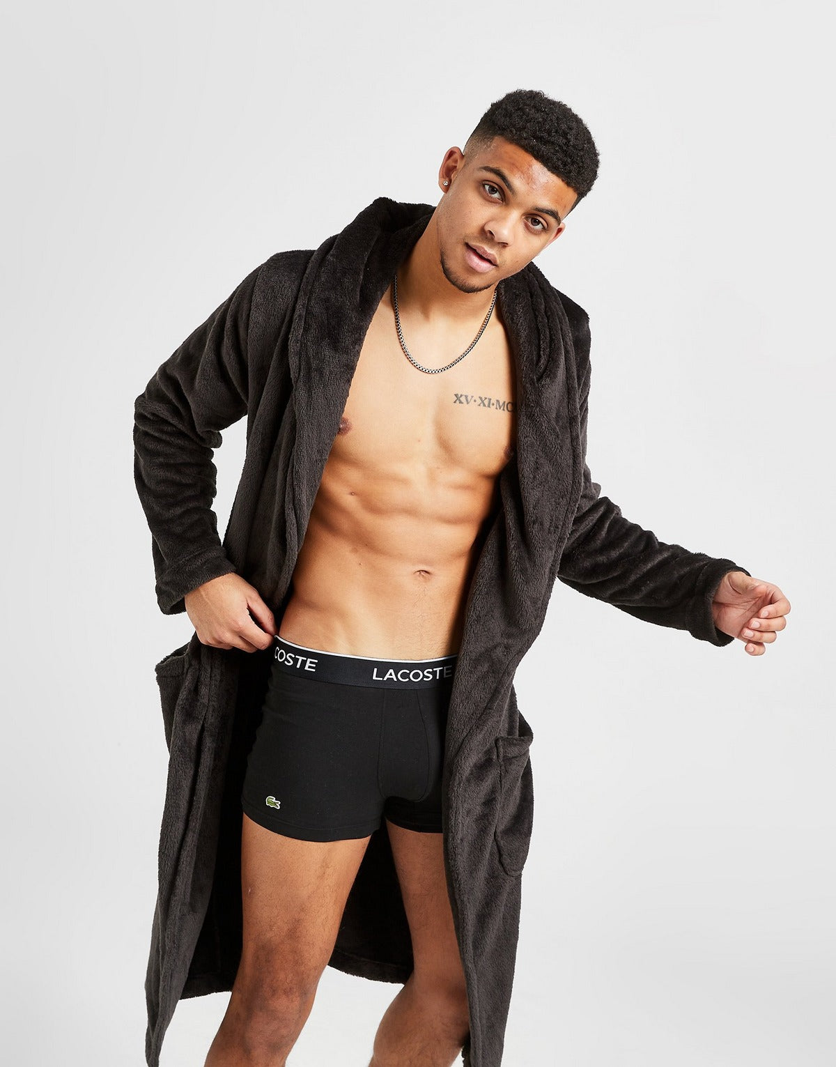 Paquete de 3 Boxer Briefs Lacoste 🐊 Tela algodón stretch color blanco, gris y negro Talla M