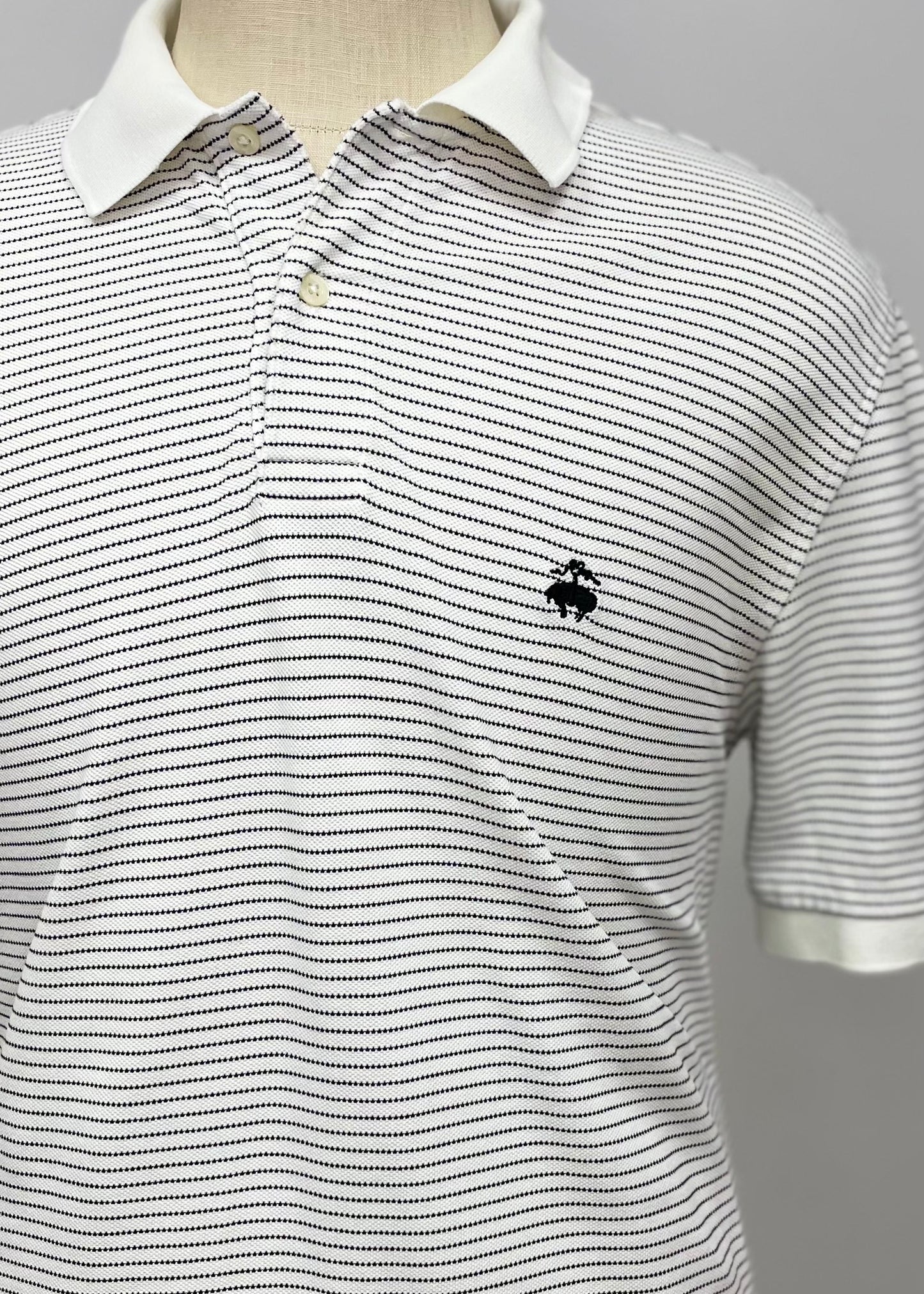 Camiseta Polo Brooks Brothers 🐑 color blanco con patrón de rayas en color negro Talla XL Entalle Regular