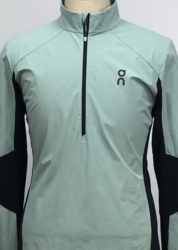 Sueter Jersey On Running 🏃🏻 Impermeable en color verde menta y negro con logo en color gris oscuro Talla L Entalle Regular