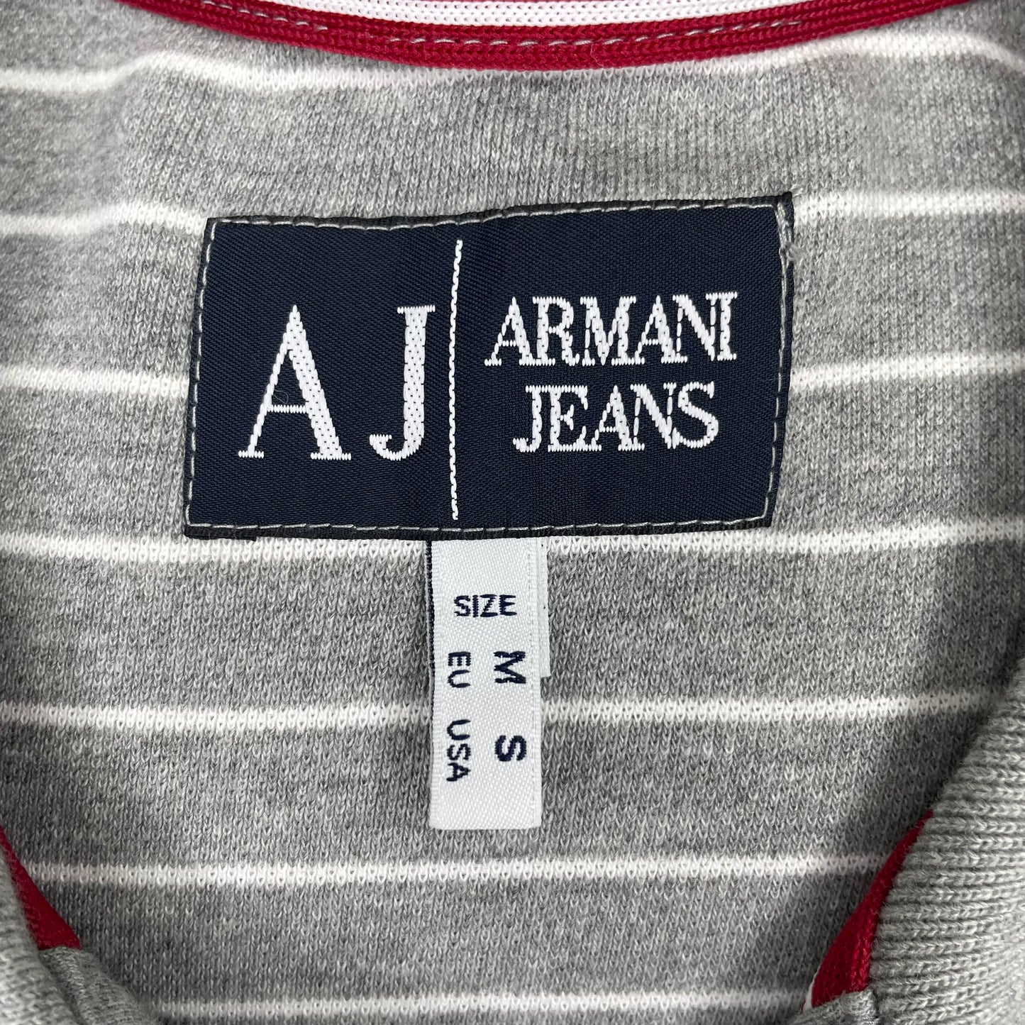 Camiseta Polo Armani Jeans 🇮🇹 color gris con rayas en color blanco Talla S Entalle Regular