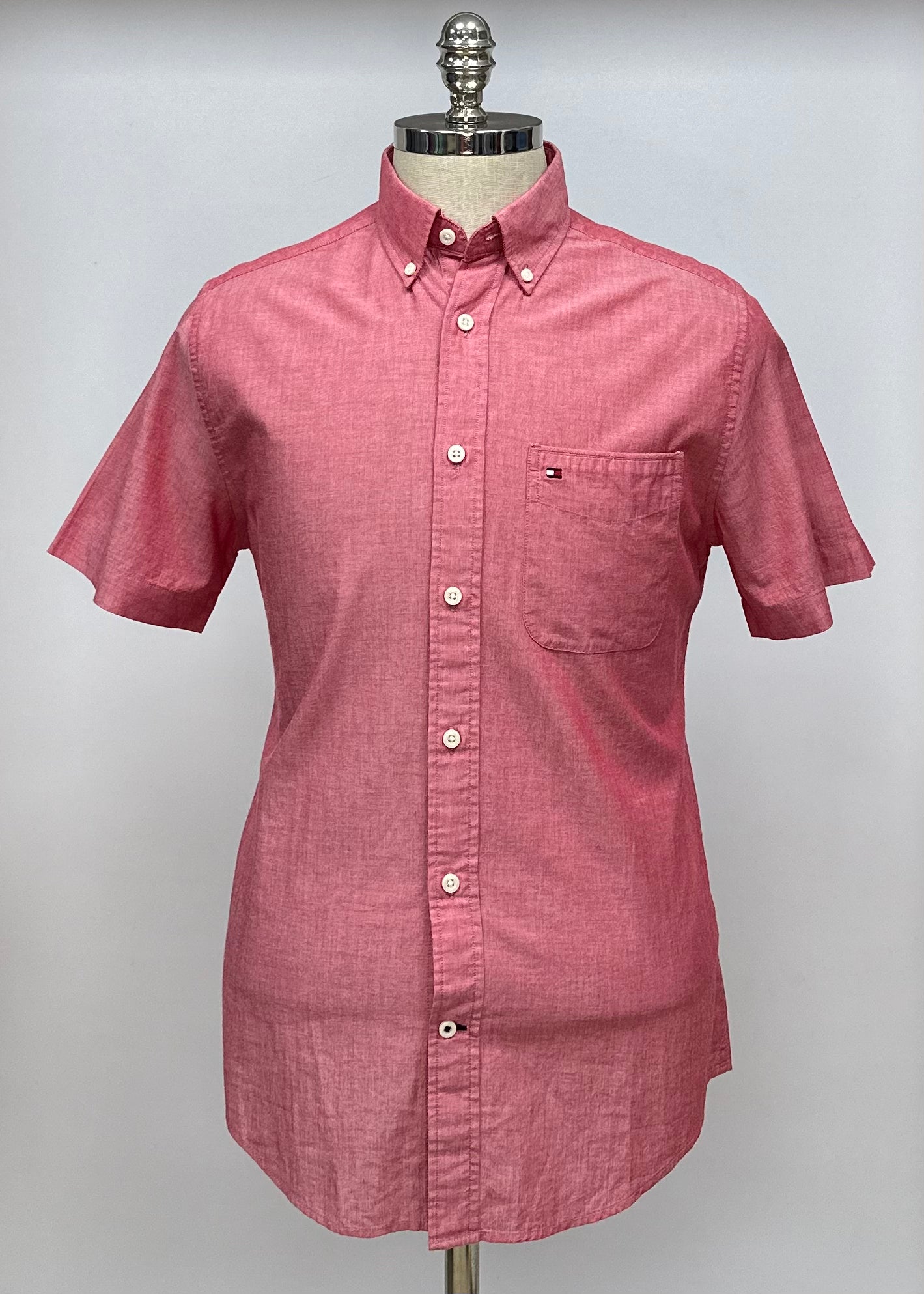 Camisa de botones Tommy Hilfiger 🇺🇸 en color rosado magenta Talla S Entalle Custom Fit