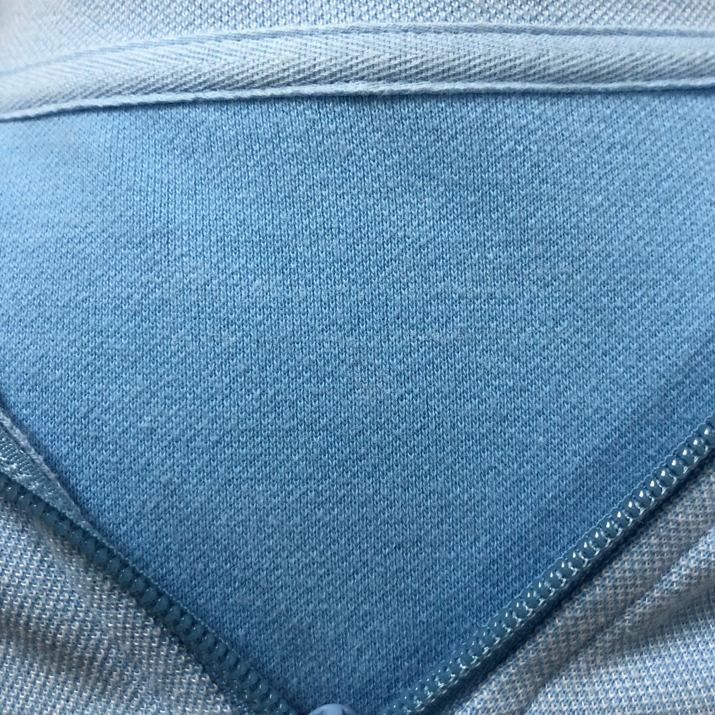 Sueter Jersey Vineyard Vines 🐳 color celeste claro con logo tradicional Tela algodón Pima Talla M