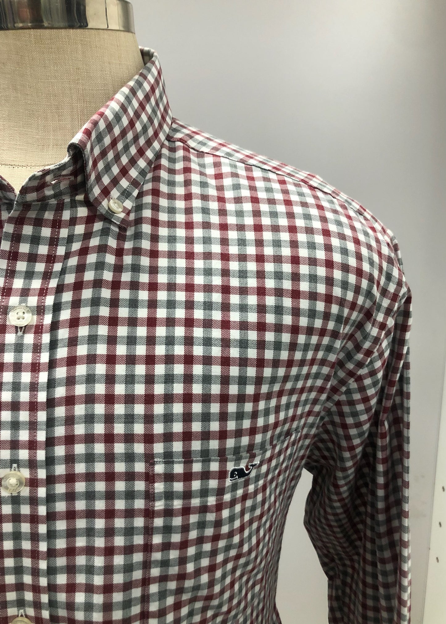 Camisa de botones Vineyard Vines 🐳 de cuadros en color verde oscuro, rojo oscuro y blanco Talla XL Entalle Slim Fit