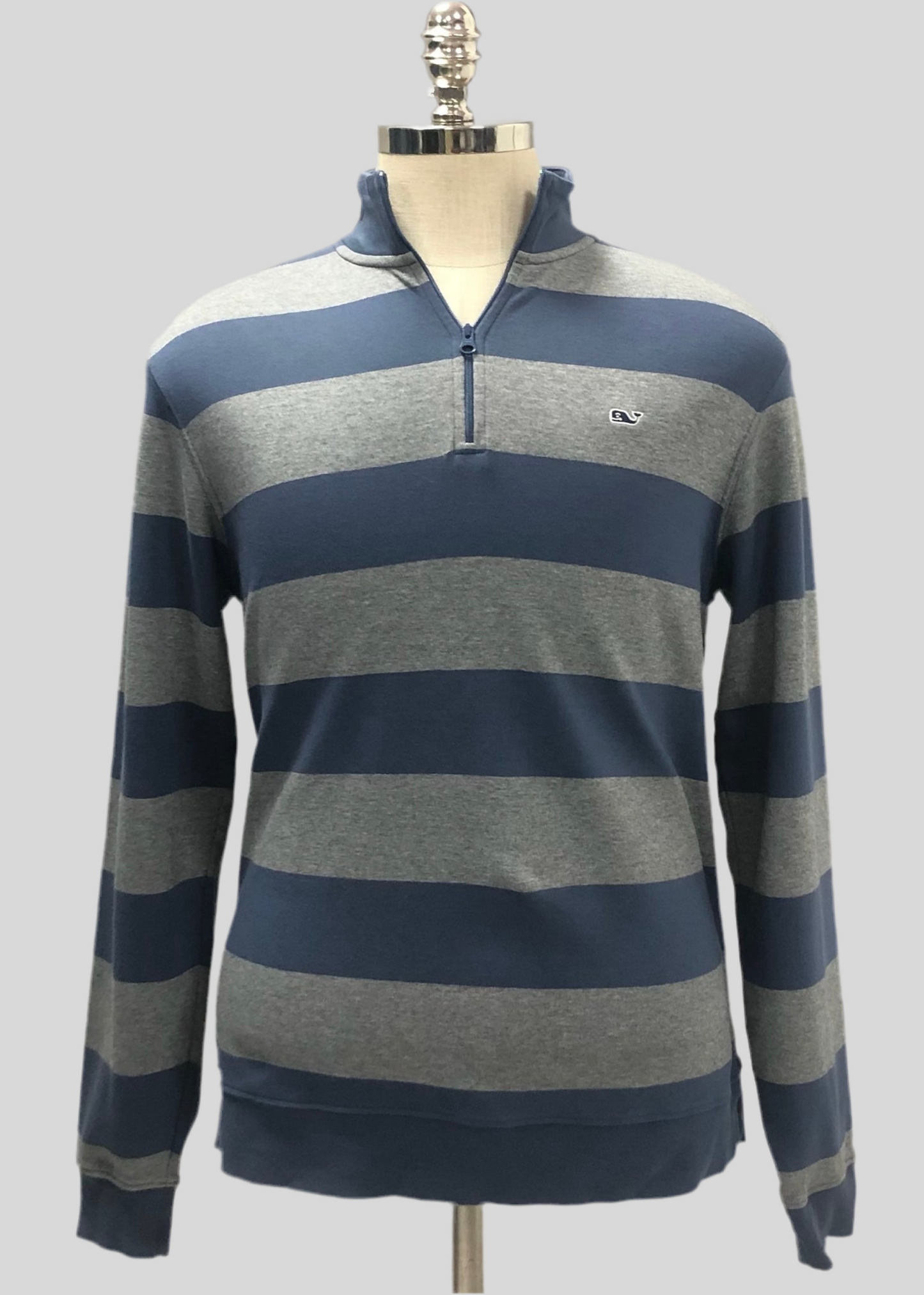 Sueter Jersey Vineyard Vines 🐳 con  franjas en gris y azul navy Talla S