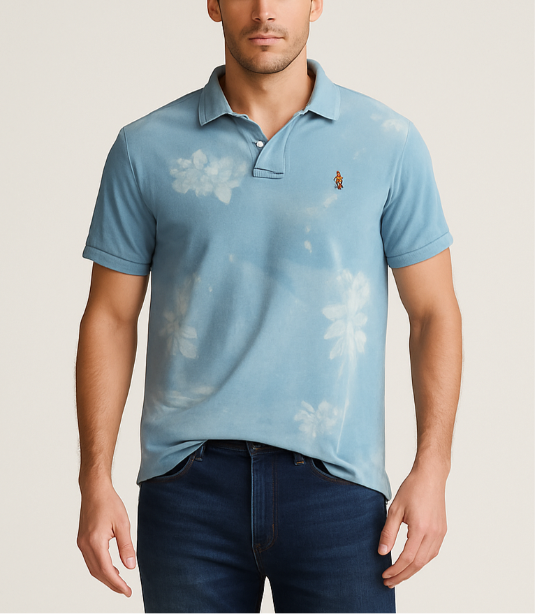 Camiseta Polo Ralph Lauren 🏇🏼 color celeste con diseño de hawaiano en color blanco Talla L Entalle Custom Fit