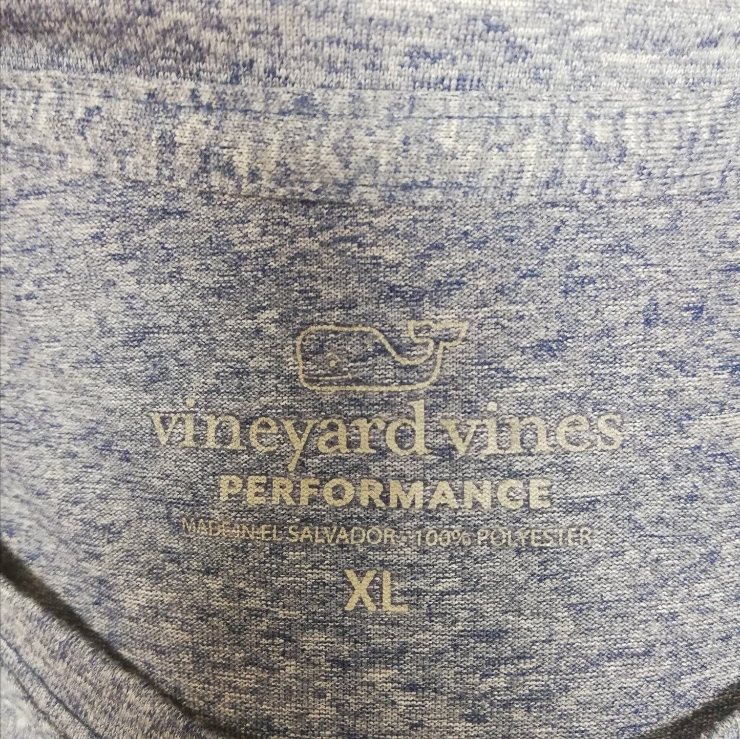 Camiseta cuello redondo Vineyard Vines 🐳 Performance color azul grisáceo con Diseño de ballena Talla XL