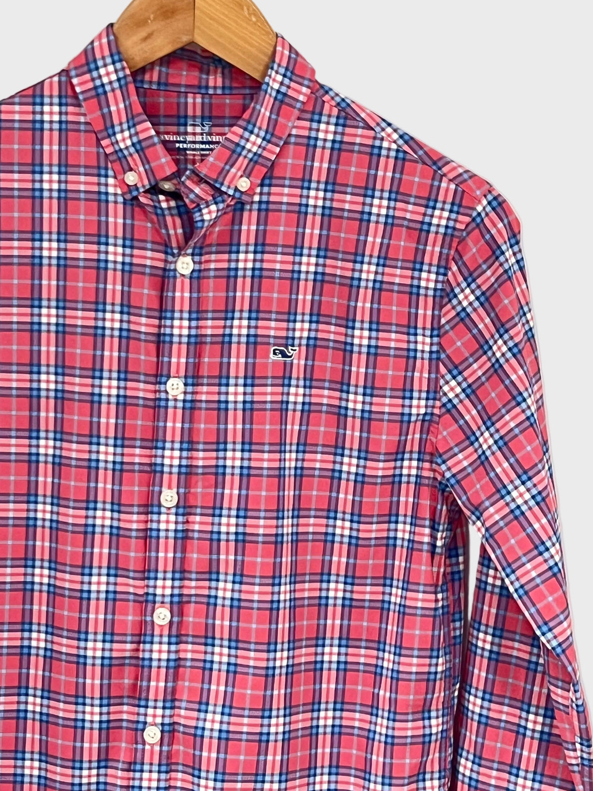 Camisa de niño Vineyard Vines 🐳 Performance de cuadros en color rojo, azul y blanco Talla L Entalle Regular