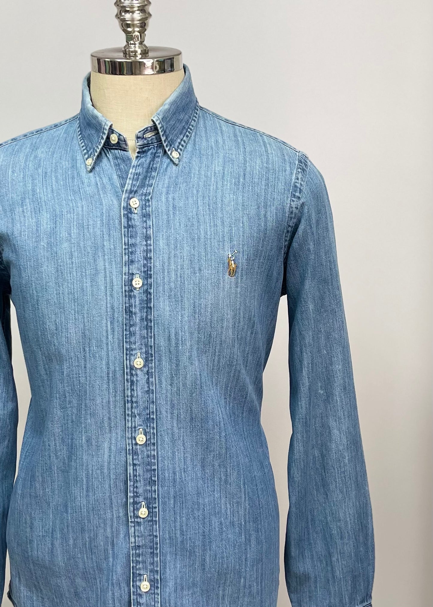 Camisa de jeans Polo Ralph Lauren 🏇🏼 en color celeste Talla M Entalle Clásico