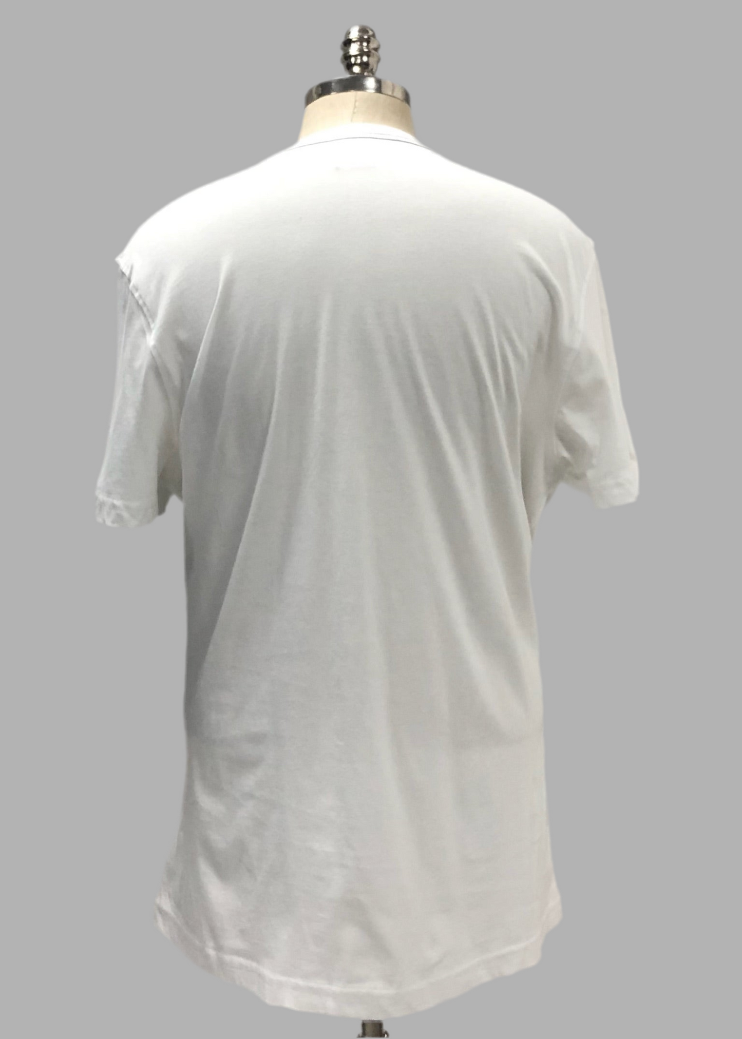 Camiseta cuello redondo Brooks Brothers 🐑 color blanco y logo en azul navy Talla L