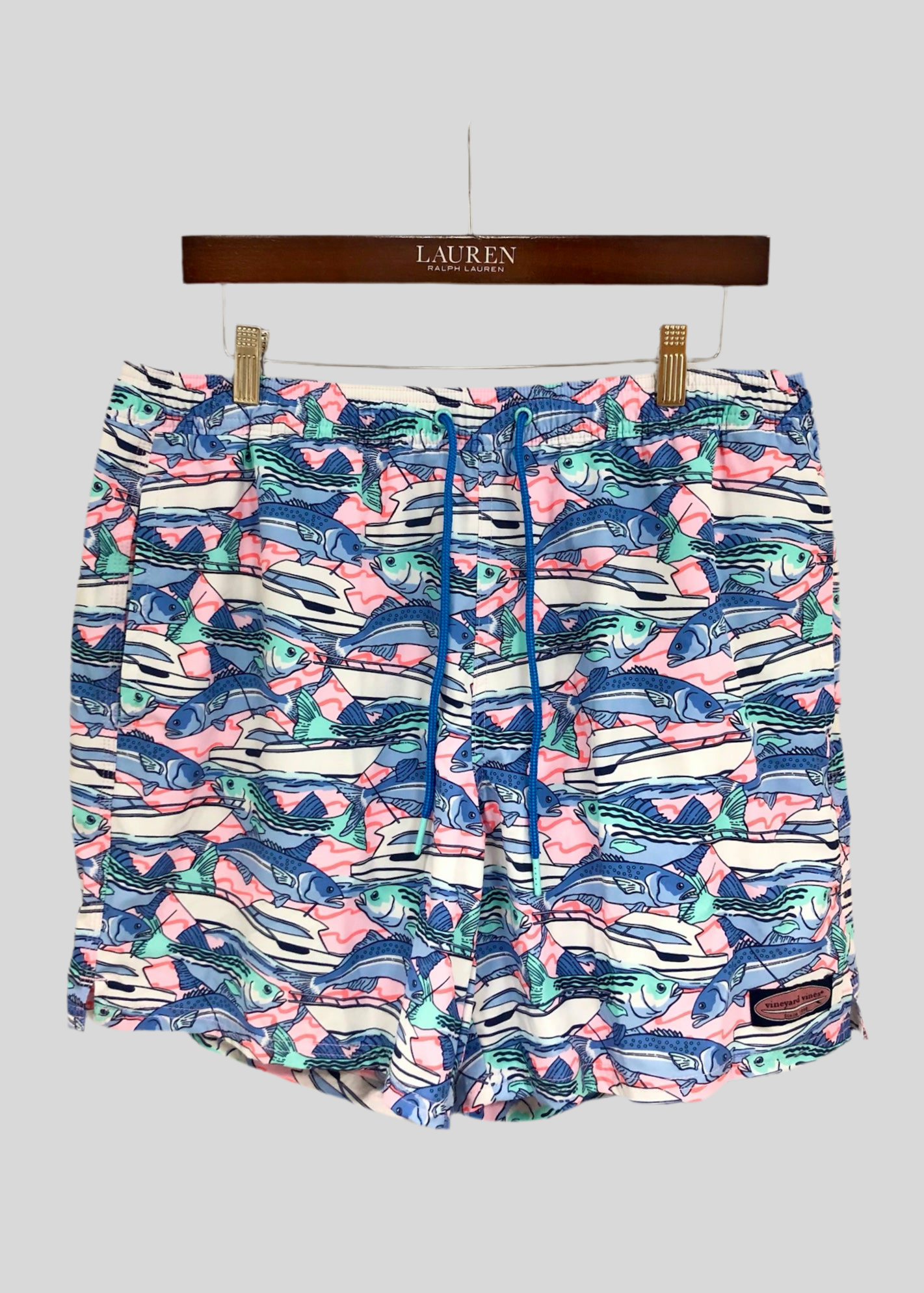 Shorts de baño Vineyard Vines 🐳 con diseño de peces en color rosado, verde y azul talla L