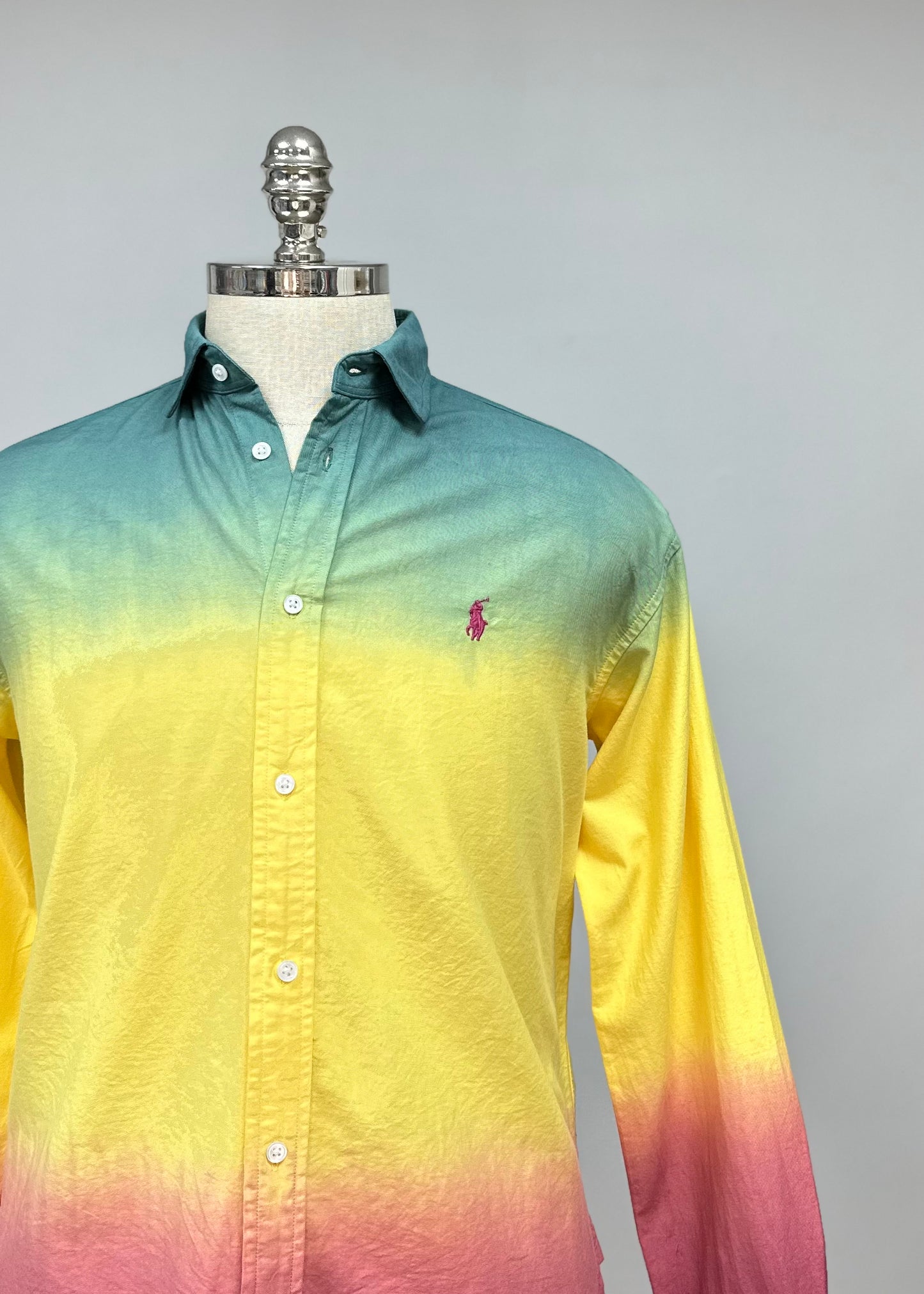 Camisa de mujer Polo Ralph Lauren 🏇🏼 con diseño especial degradado en color verde, amarillo y rojo Talla M Entalle Regular