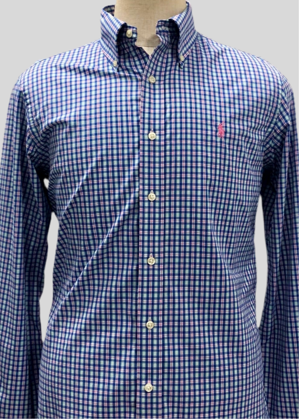 Camisa Polo Ralph Lauren 🏇🏼 color blanco con patron de cuadros rosado, verde y celeste Talla M Entalle Regular