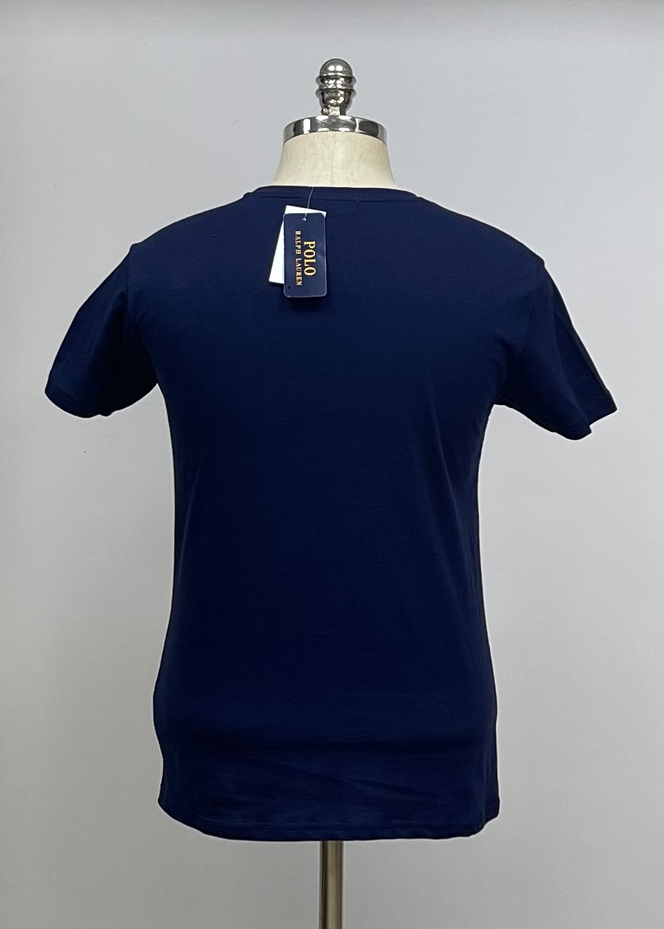 Camiseta cuello redondo Polo Ralph Lauren 🏇🏼 color azul navy con diseño en letras Polo multicolor Talla S Entalle Regular